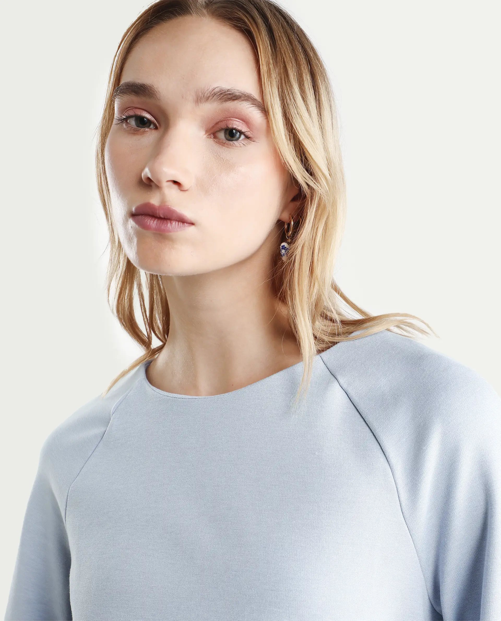 Rareism Women's Men'sto Light Blue Cotton Blend Crew Neck Plain Relaxed Fit Sweatshirt