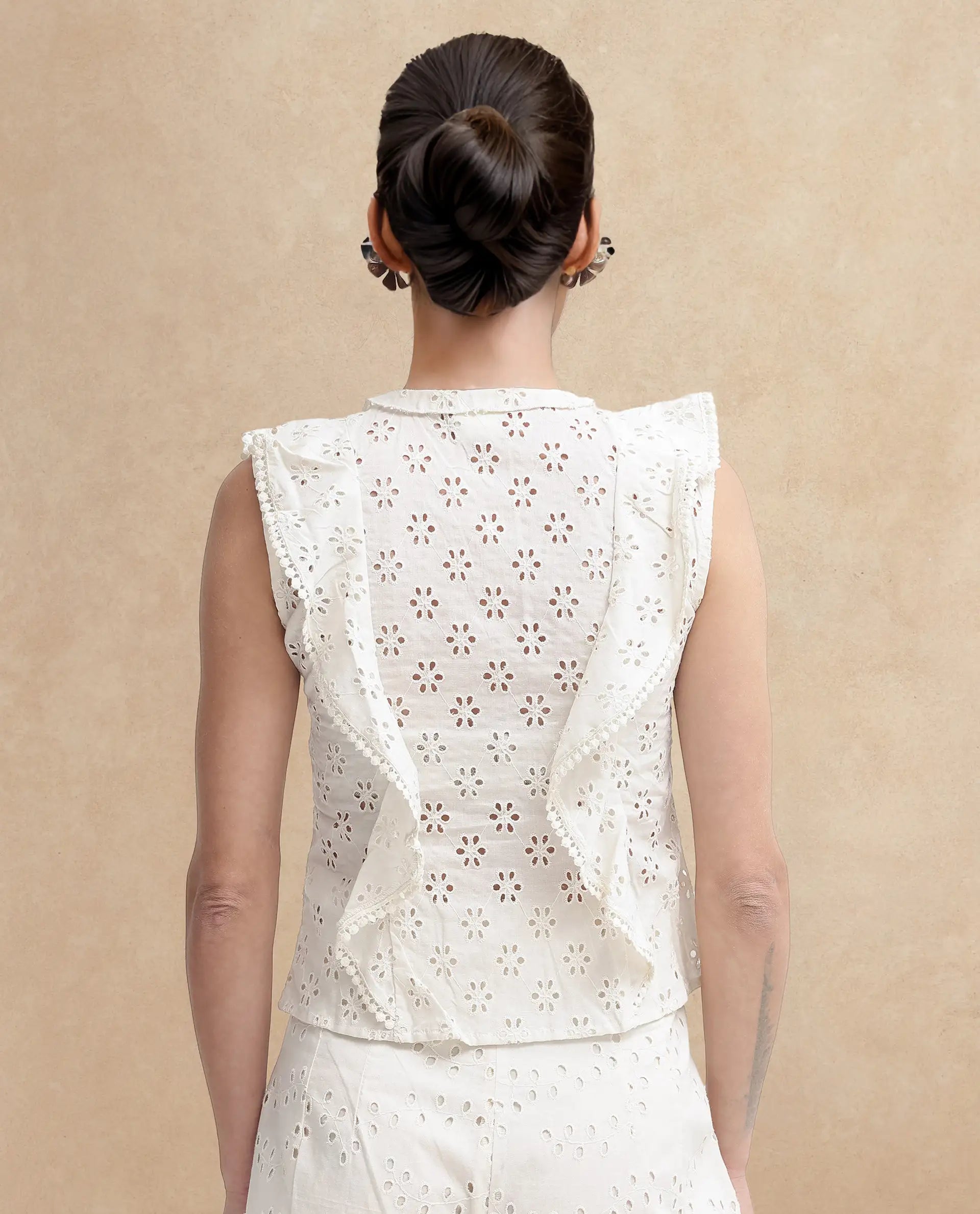 Rareism Women's Montana-T Light Off White Cotton Sweetheart Neck Plain Sleeveless Regular Fit Top