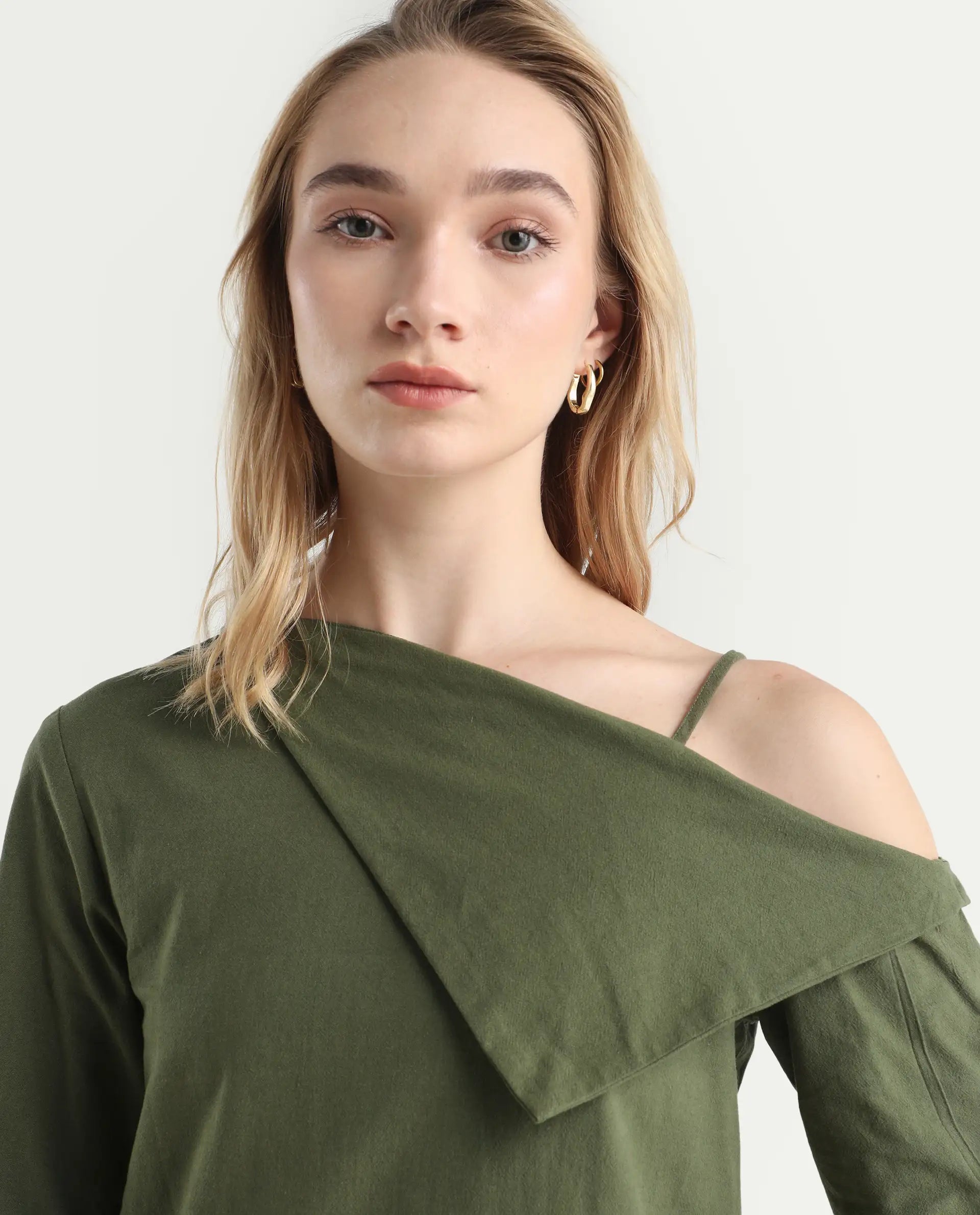 Rareism Women's Nimlu Green Cotton Collarless Plain Cuffed Sleeve Regular Fit Top