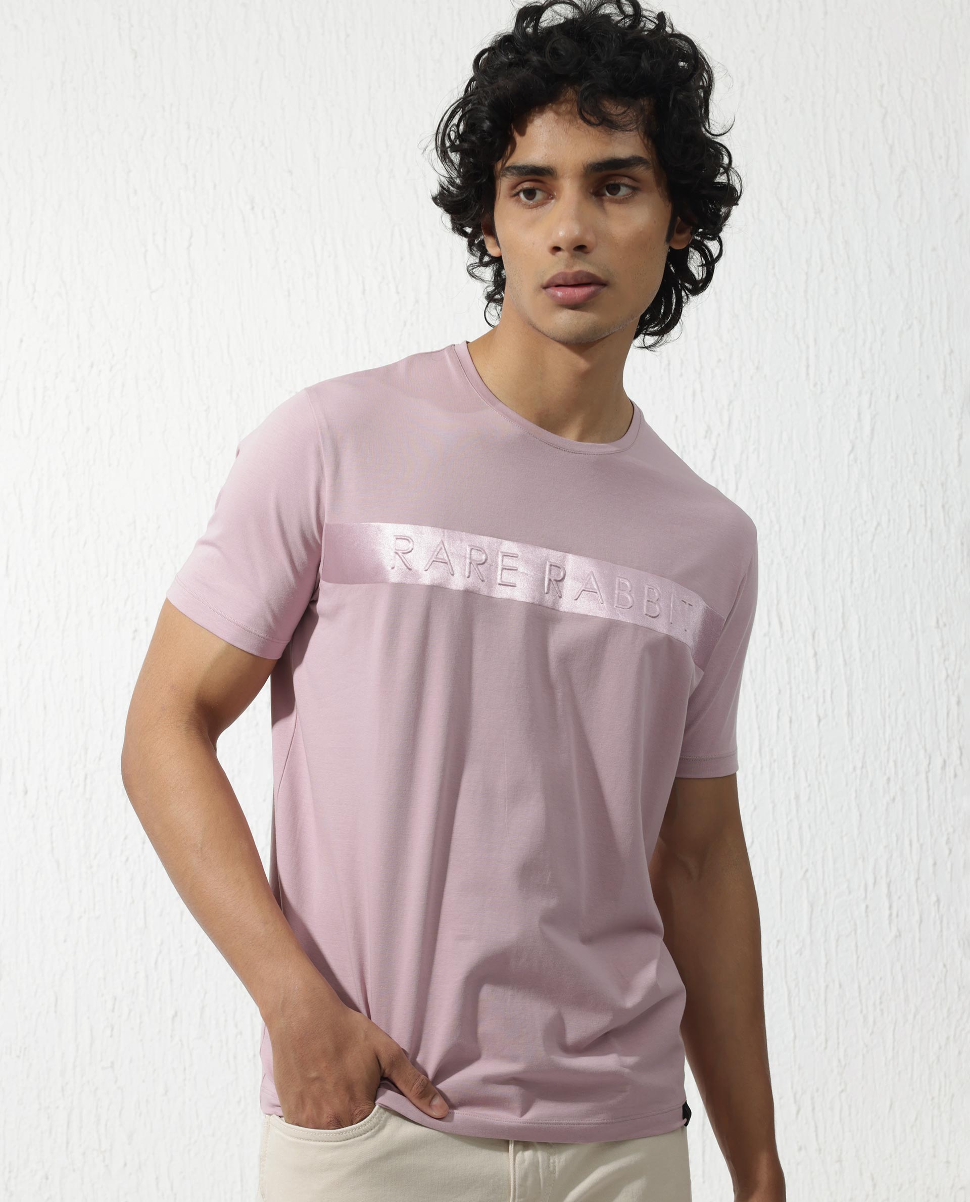 Rare Rabbit Mens Olios Light Pink Cotton Fabric Short Sleeve Crew Neck Satin Print T-Shirt
