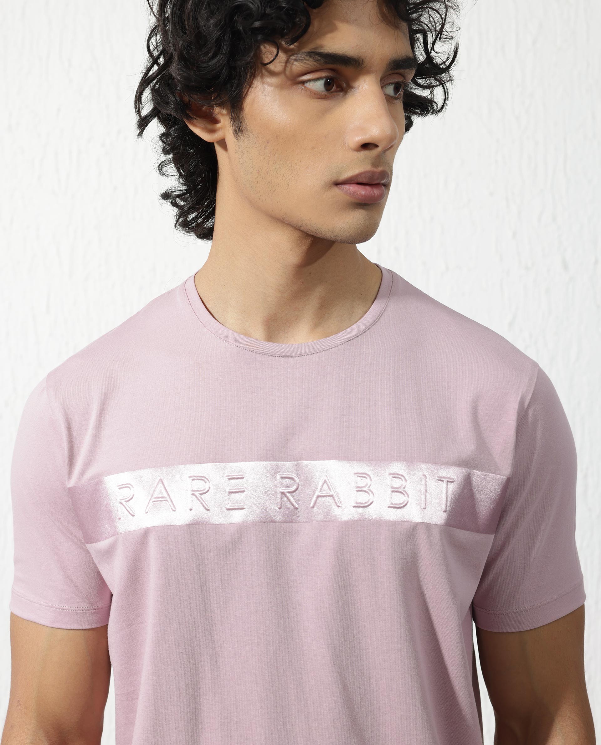 Rare Rabbit Mens Olios Light Pink Cotton Fabric Short Sleeve Crew Neck Satin Print T-Shirt