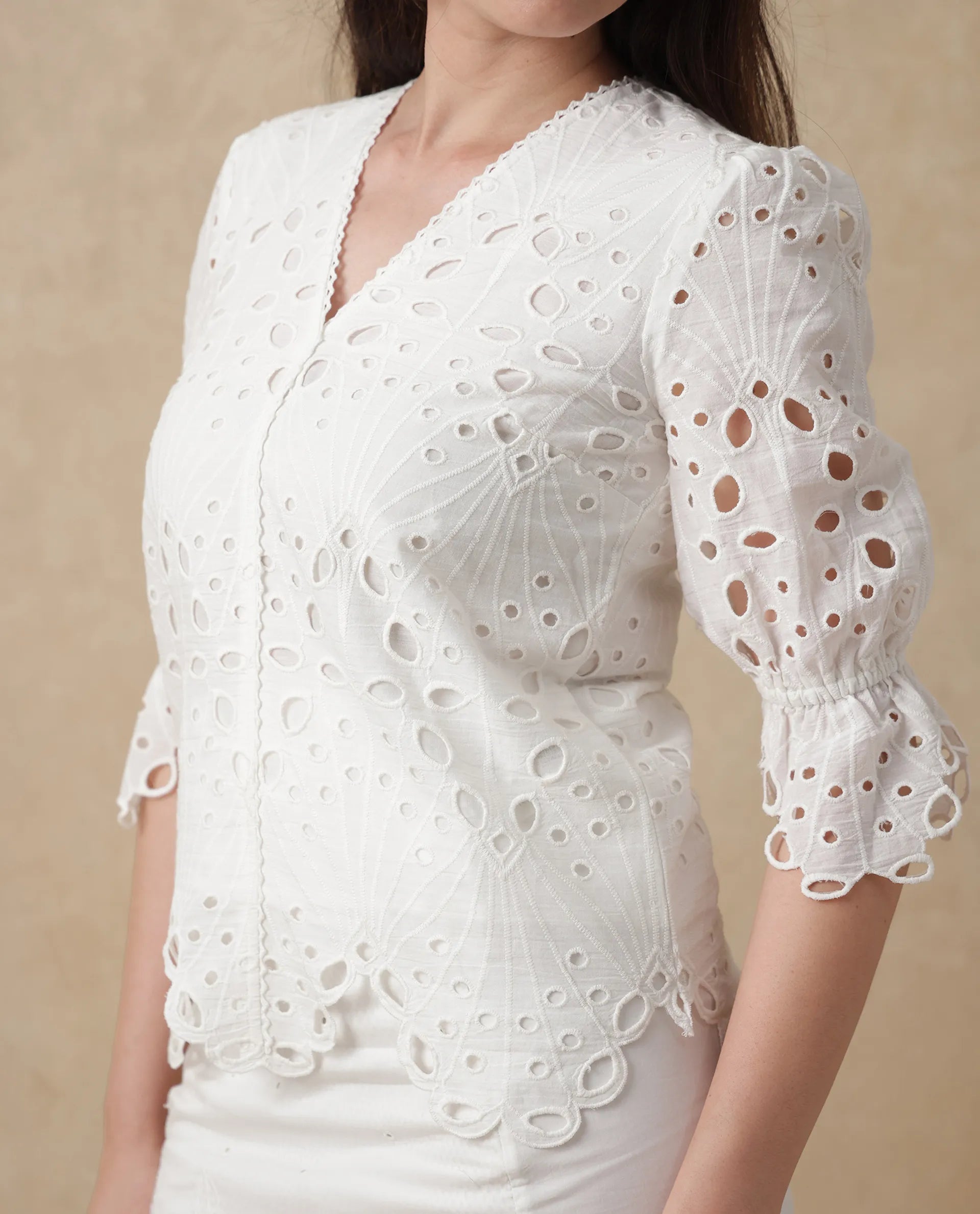 Rareism Women's Prefern White Cotton V-Neck Plain Puff Sleeves Regular Fit Top