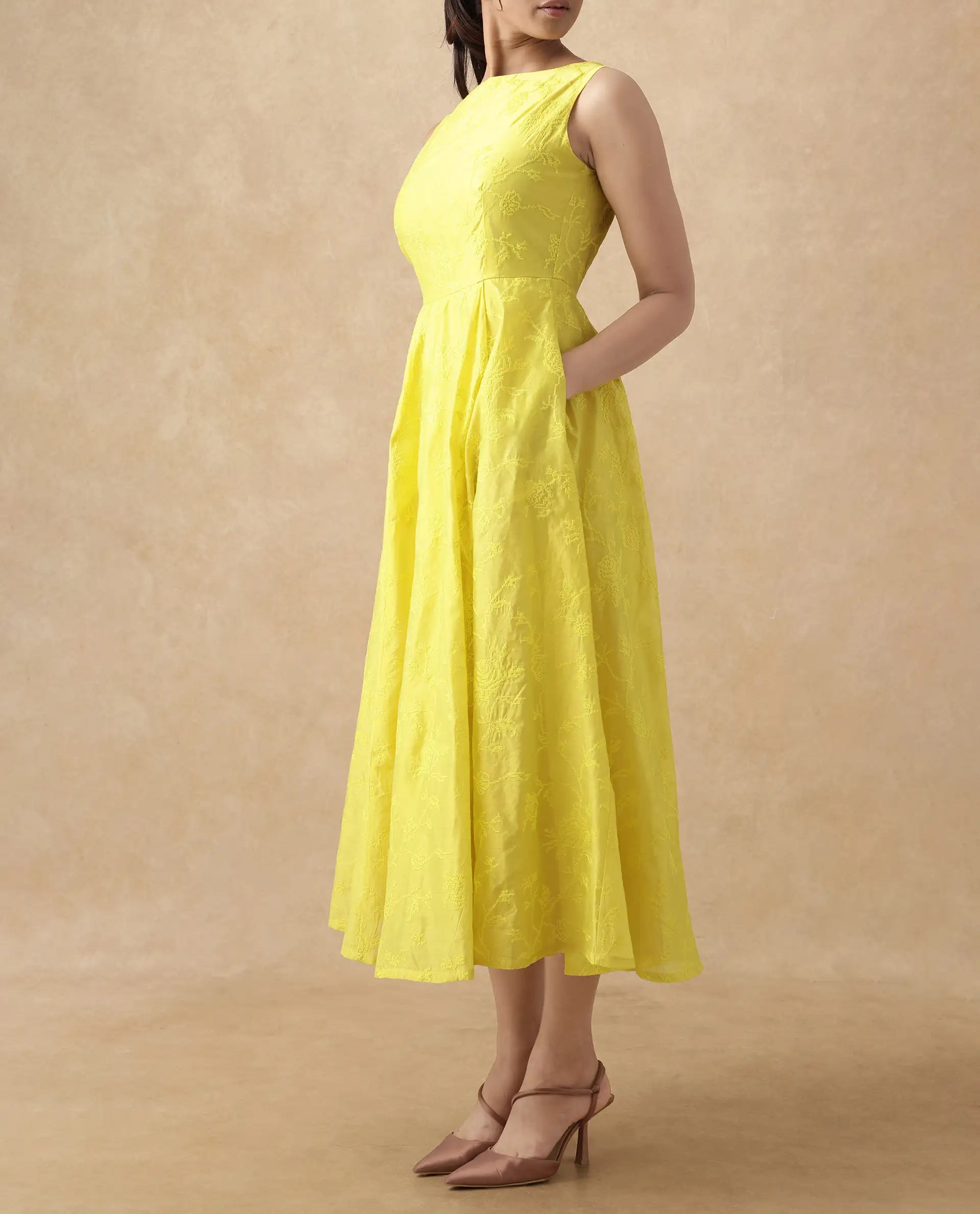 Rareism Women's Prero Green Viscose Blend Boat Neck Plain Sleeveless Midi A-Line Dress