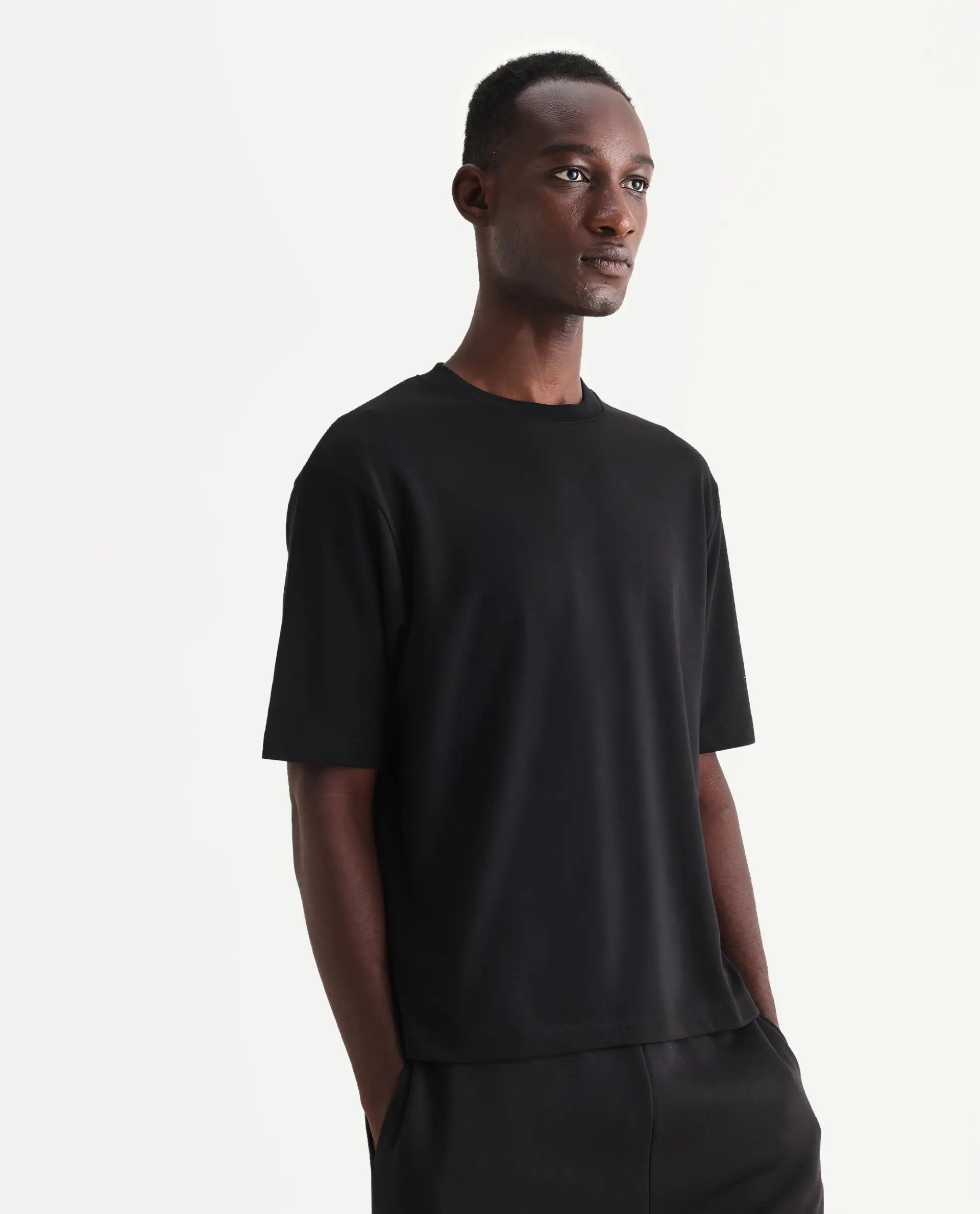 Rare Rabbit Men's Qlo Black Cotton Blend Plain Oversized Fit Half Sleeve Crew Neck T-Shirt