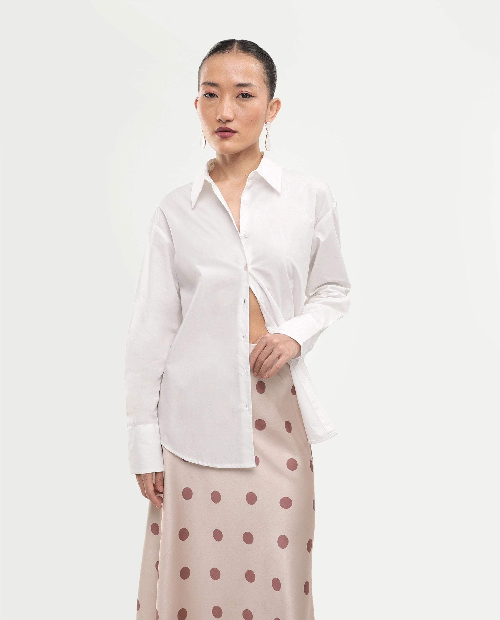 Rareism Women's Mewoki White Cotton Full Sleeve Spread Collar Regular Plain Shirt