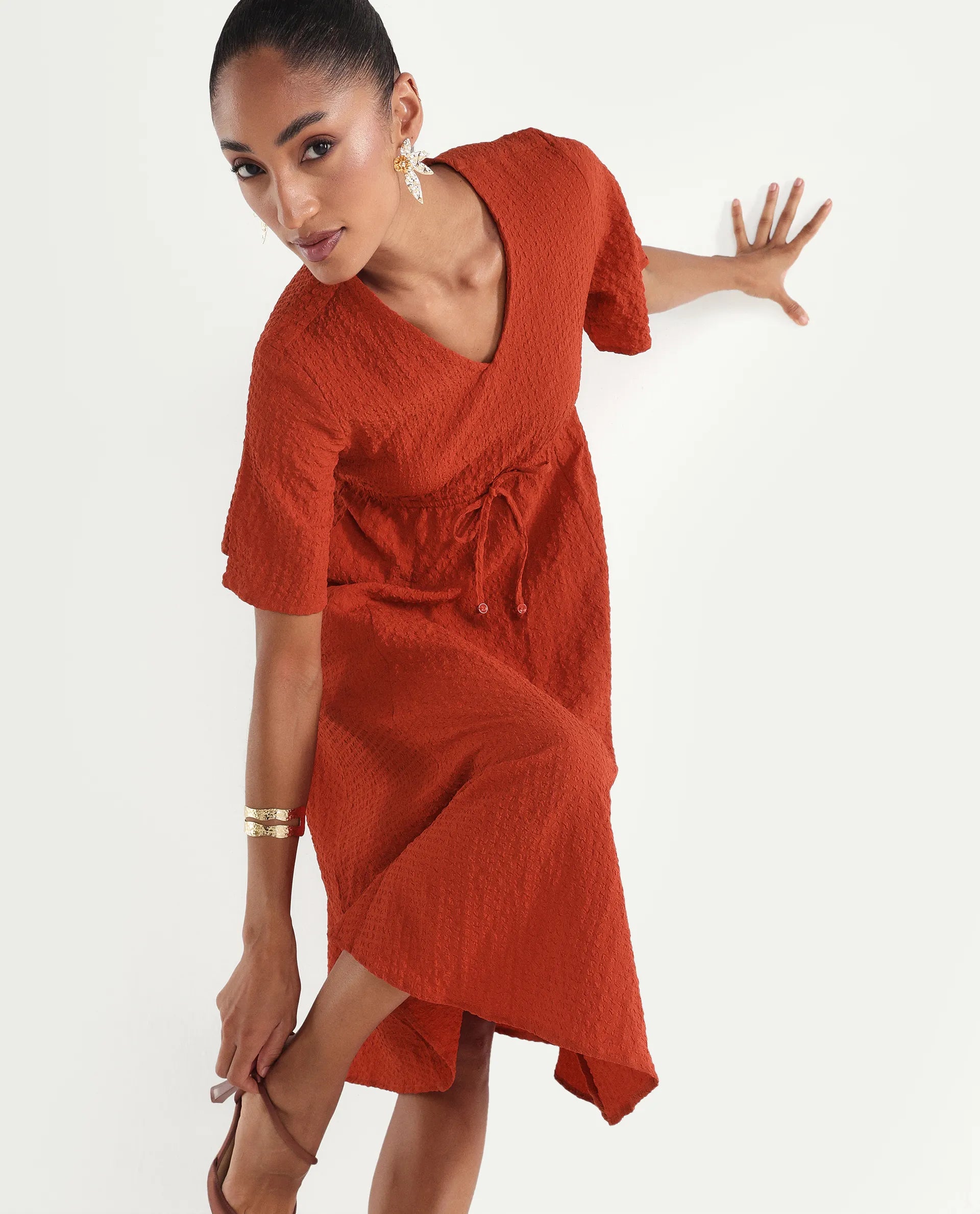 Rareism Women's Vondien Rust Polyester Half Sleeve V-Neck Flared Dress