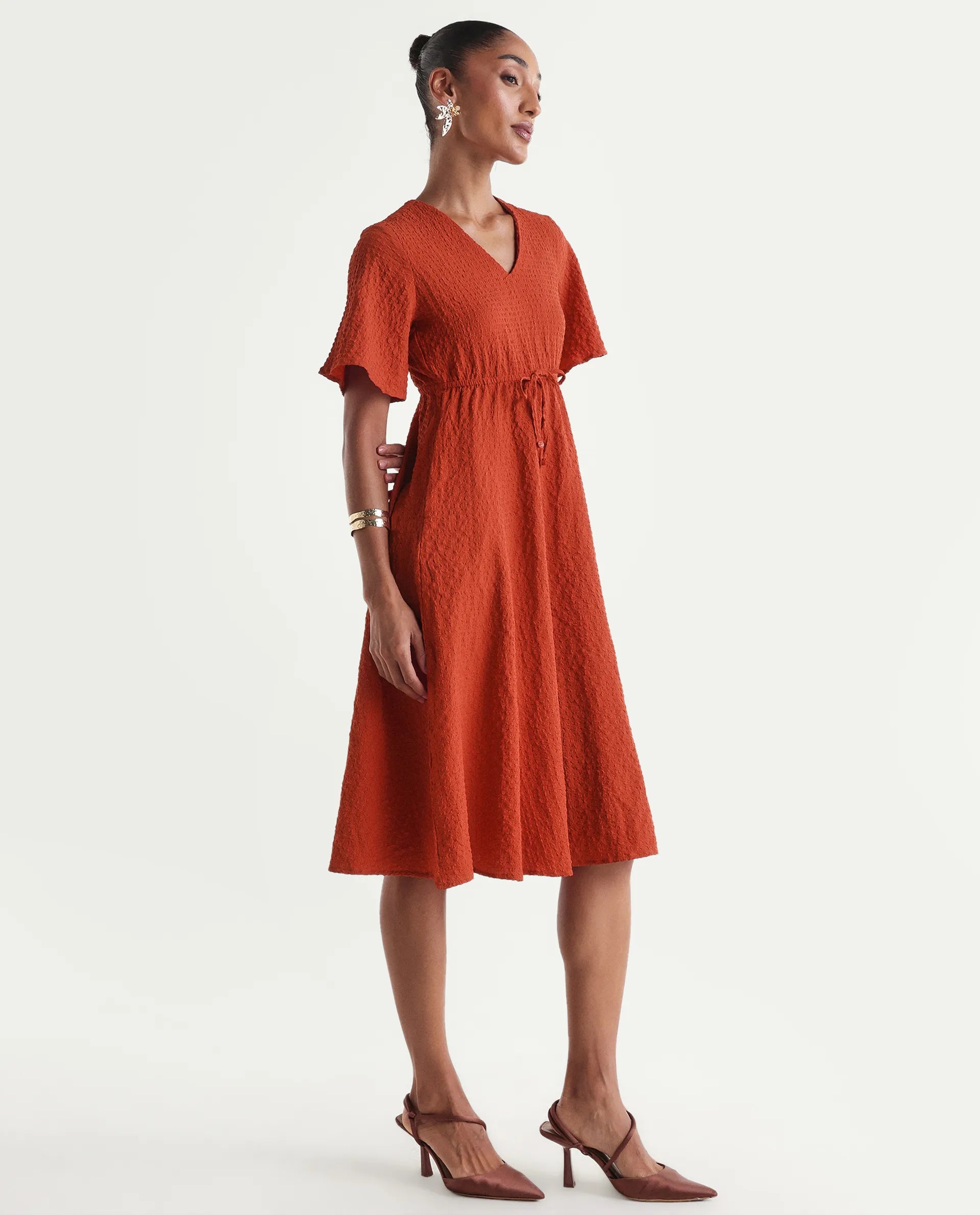 Rareism Women's Vondien Rust Polyester Half Sleeve V-Neck Flared Dress