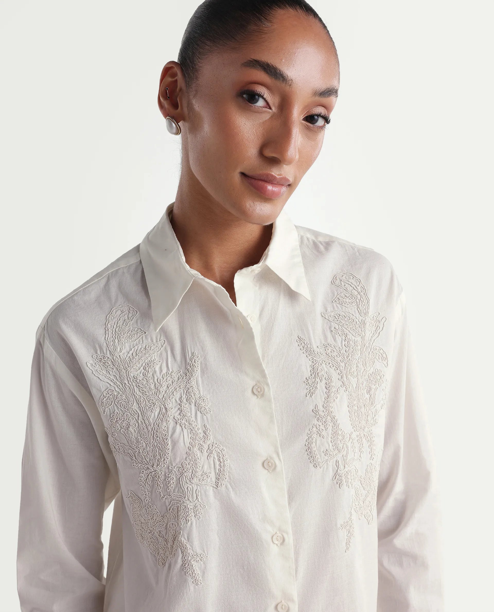 Rareism Women's Torim Light Off White Cotton Spread Collar Button Regular Plain Shirt