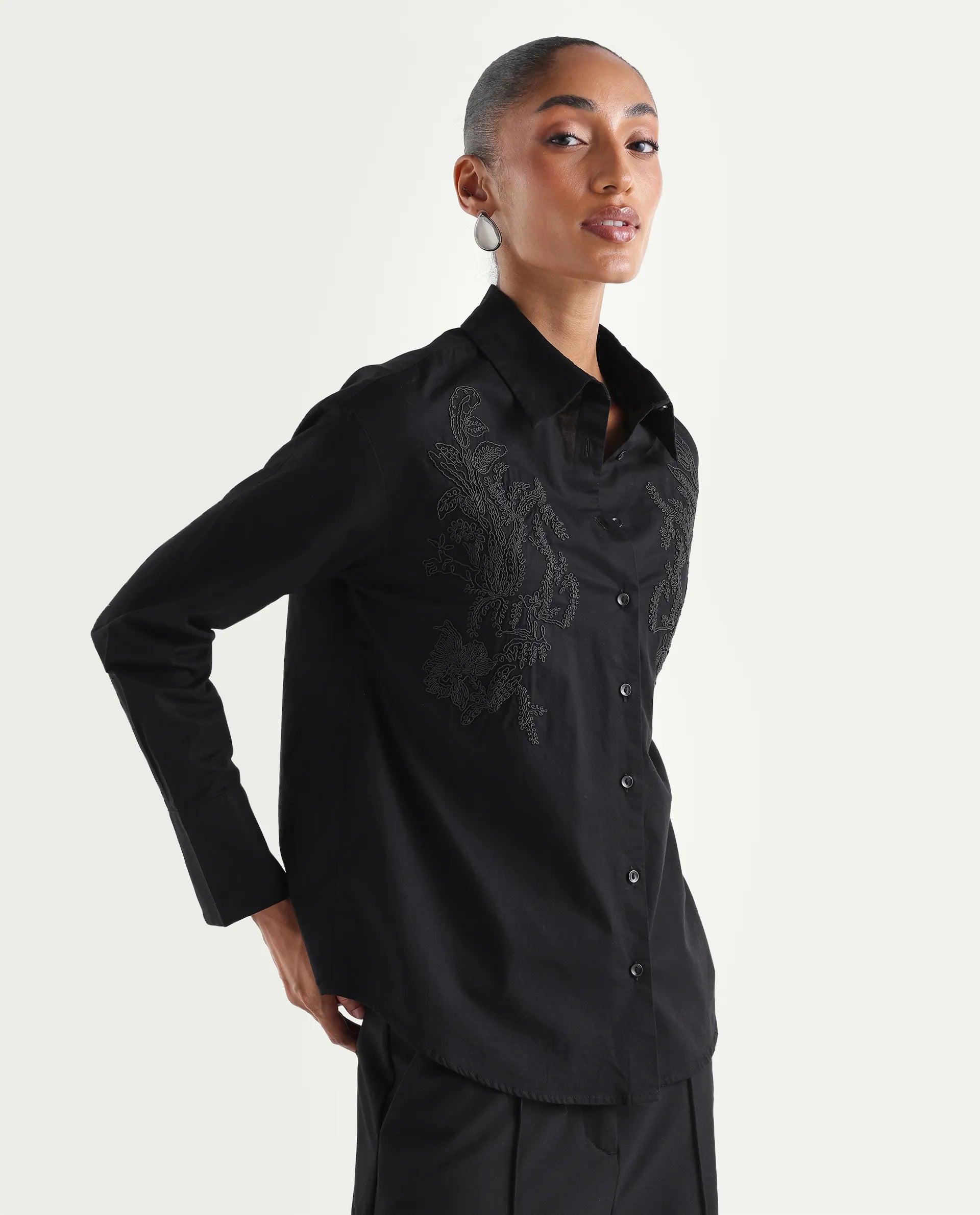 Rareism Women's Torim Black Cotton Spread Collar Button Regular Plain Shirt