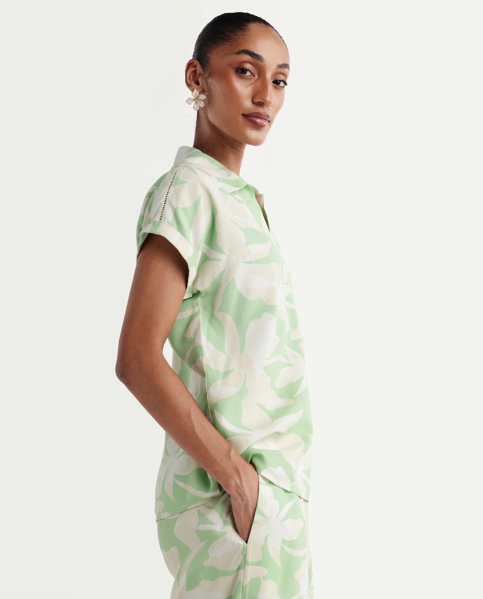 Rareism Women's Vasin-T Light Green Viscose Johnny Collar Boxy Abstract Print Top