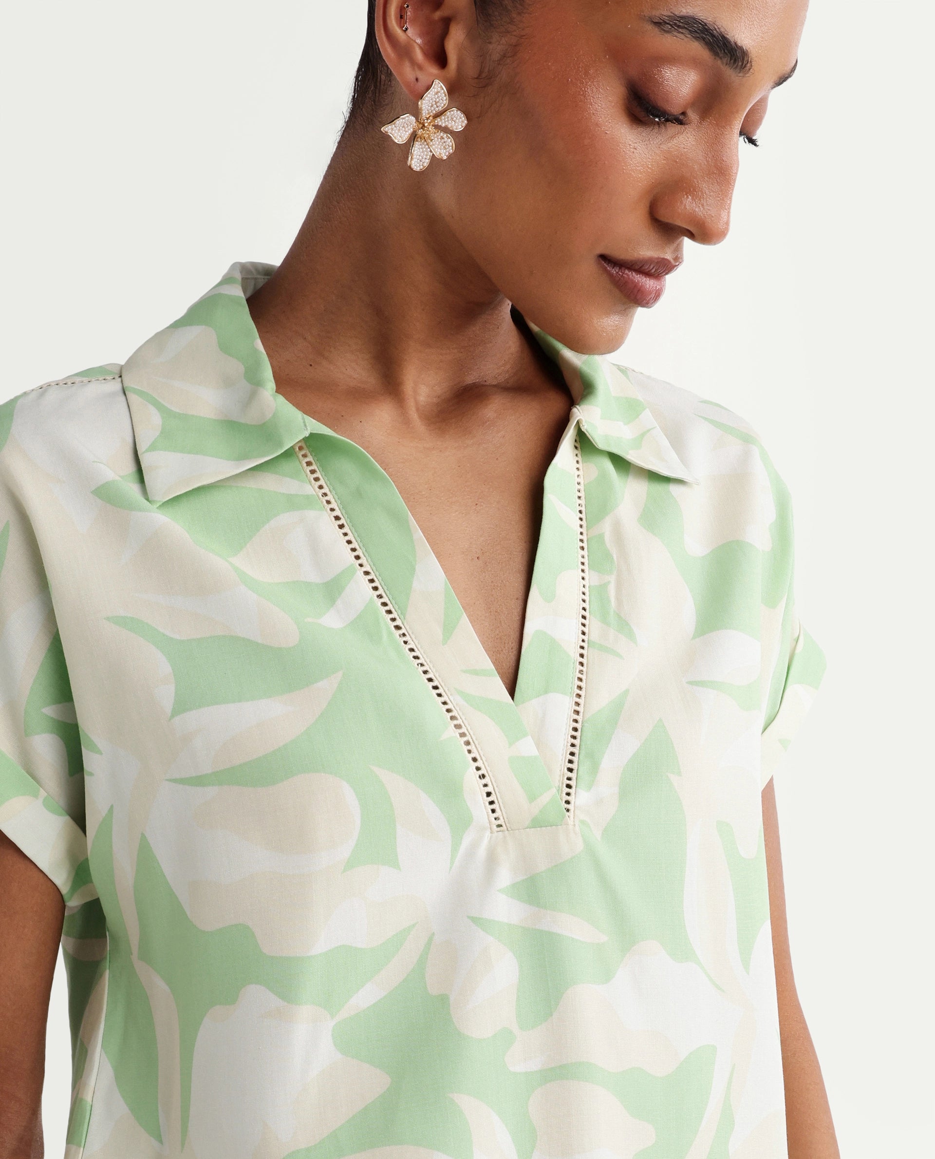 Rareism Women's Vasin-T Light Green Viscose Johnny Collar Boxy Abstract Print Top