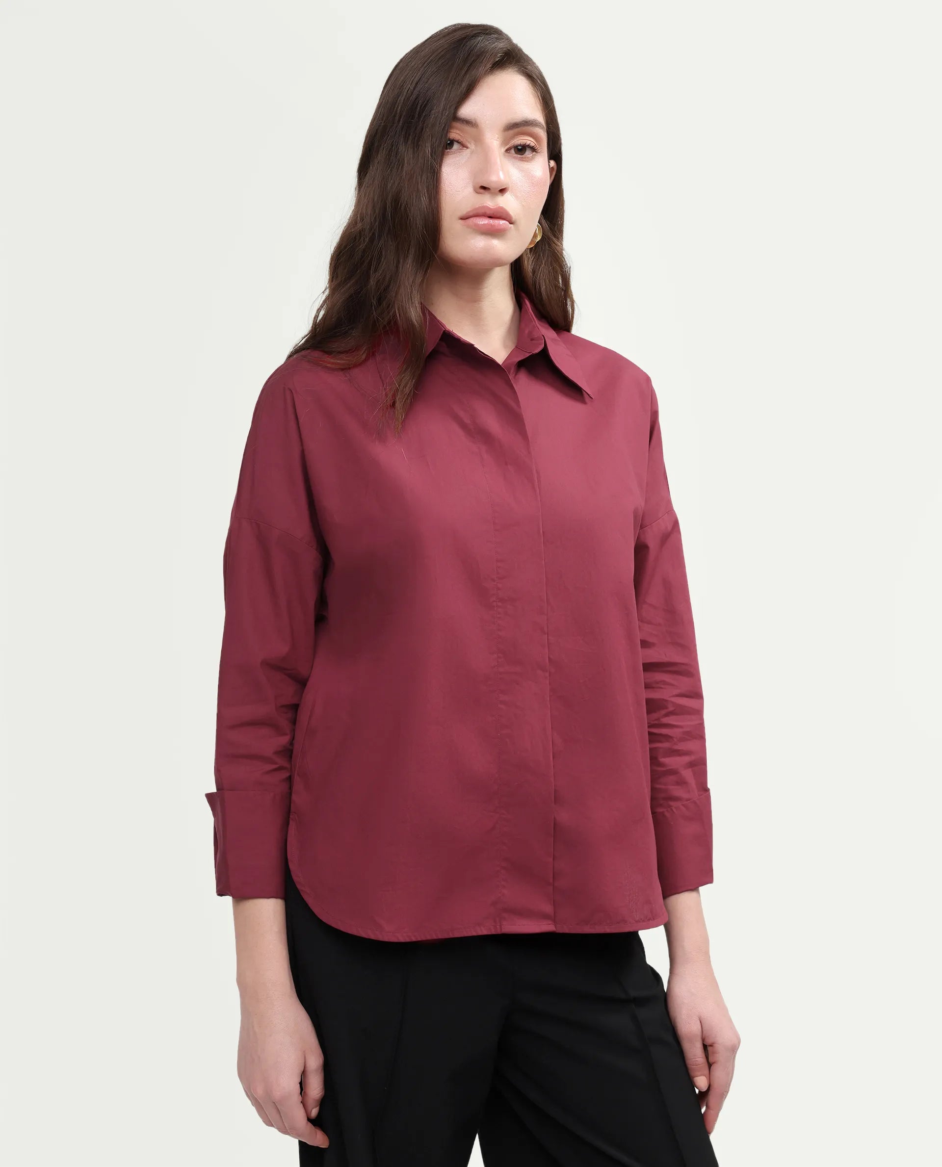 Rareism Women's Oni Red Cotton Spread Collar Button Boxy Plain Shirt