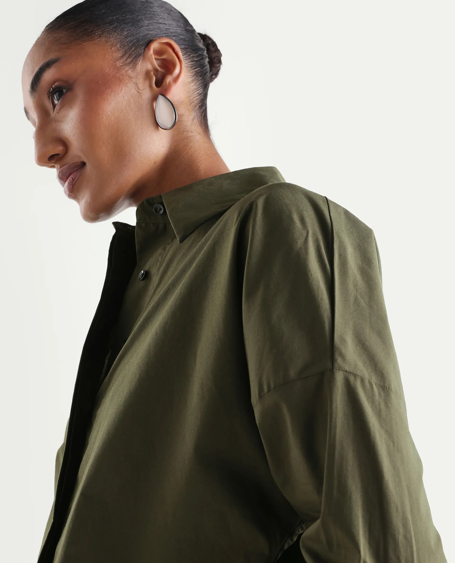Rareism Women's Oni Olive Cotton Spread Collar Button Boxy Plain Shirt