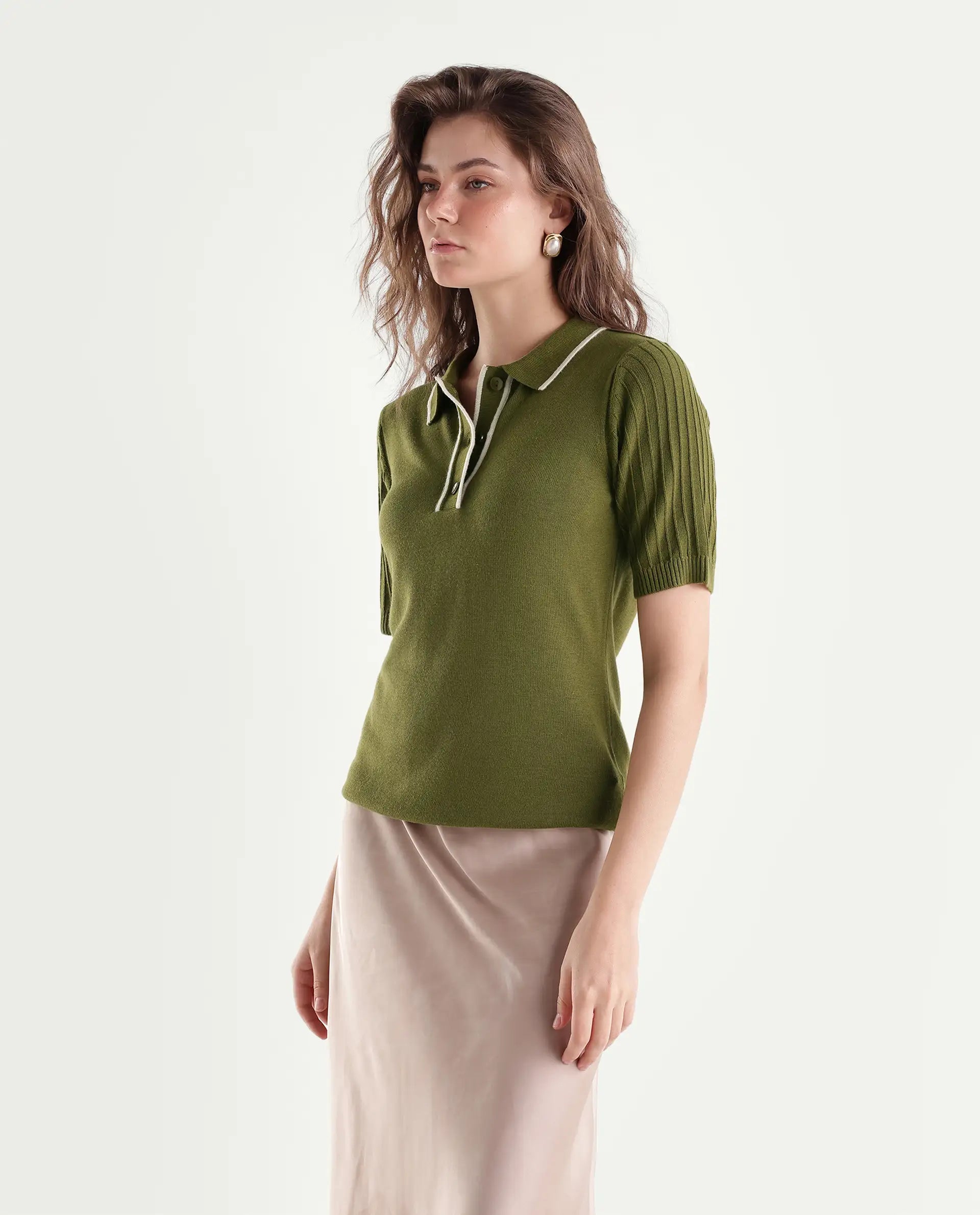Rareism Women's Knitupaw26 Off White Viscose Blend Spread Collar Regular Fit Plain Top