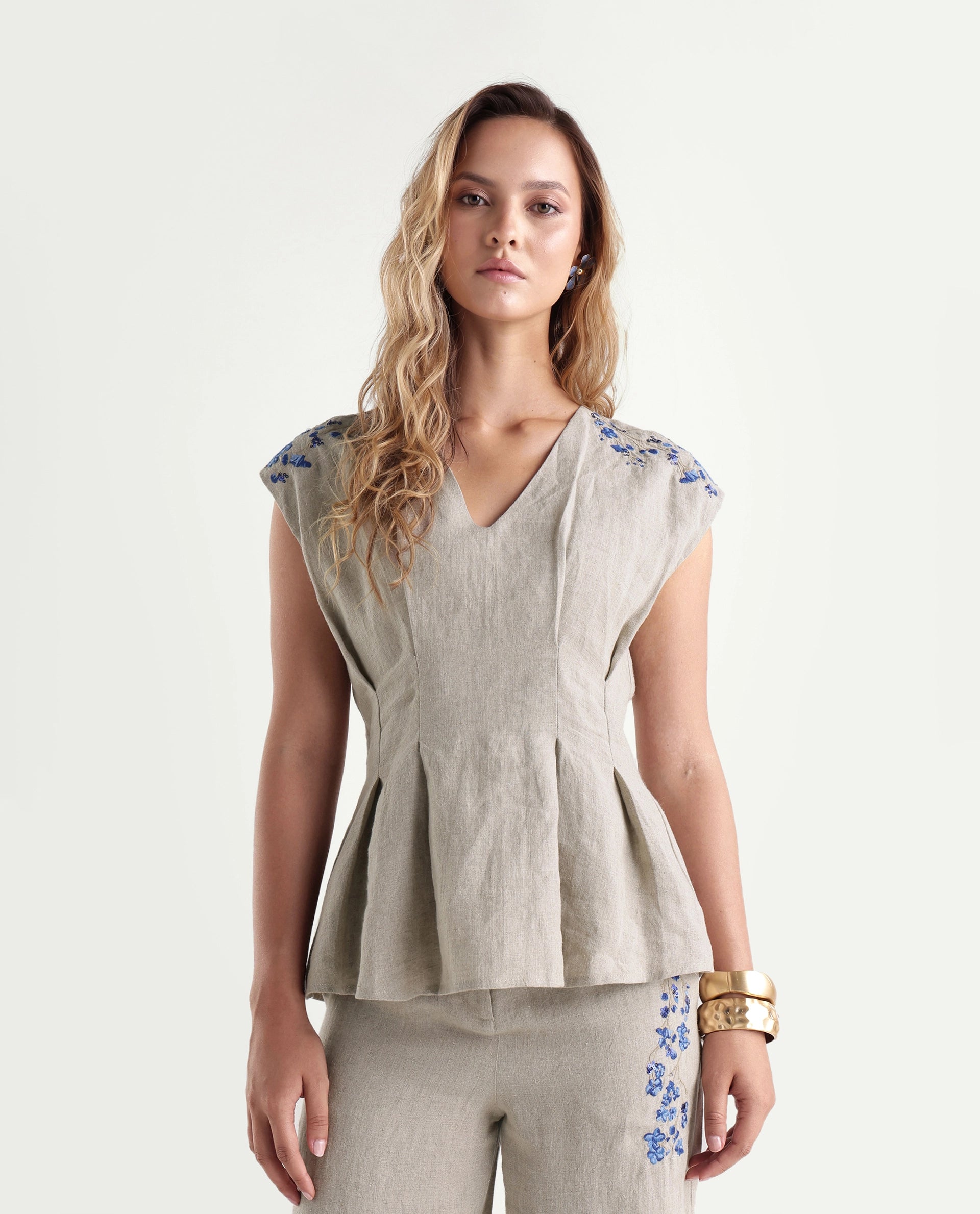 Rareism Women's Rubino Dusky Beige 100% Linen V-Neck Pull-On Regular Plain Top