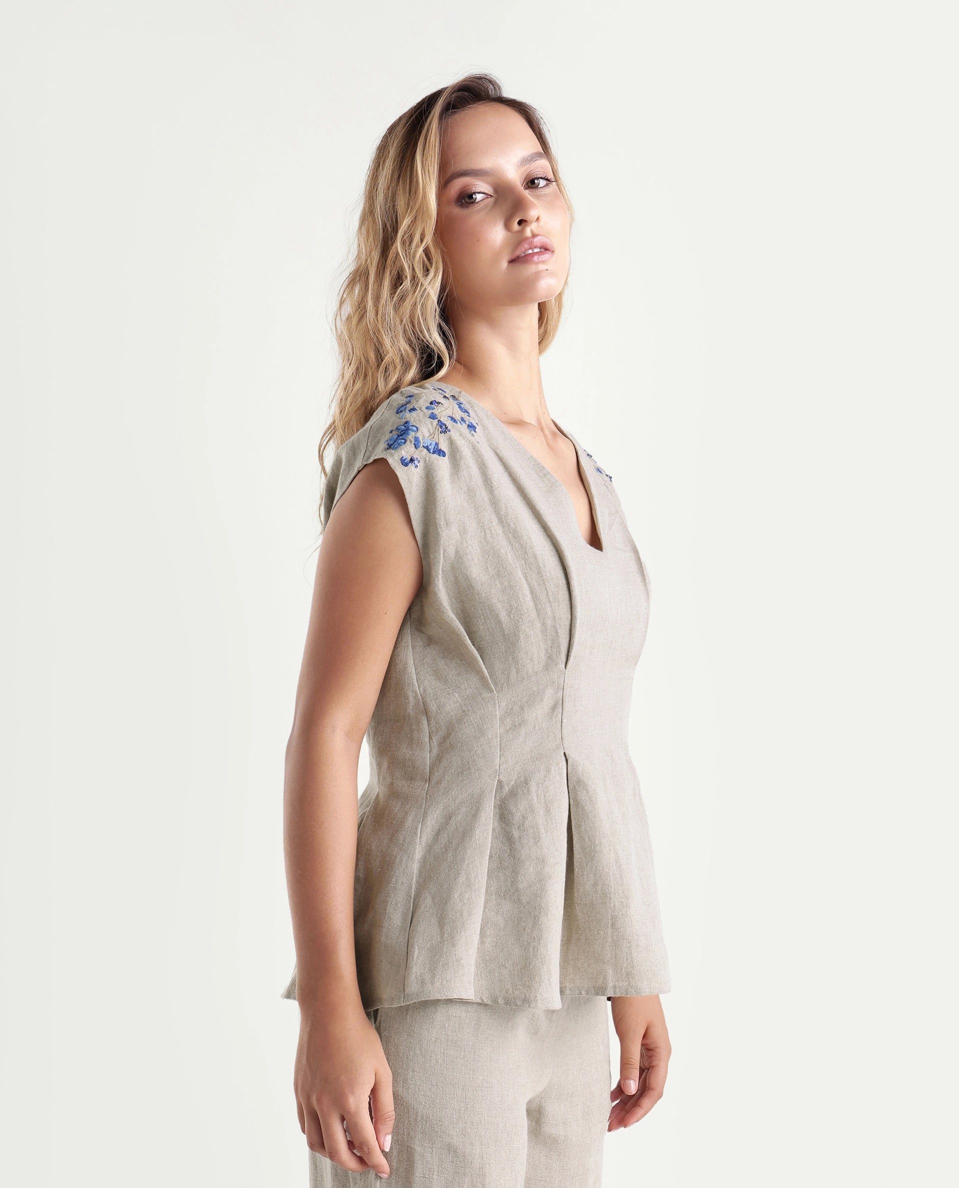 Rareism Women's Rubino Dusky Beige 100% Linen V-Neck Pull-On Regular Plain Top