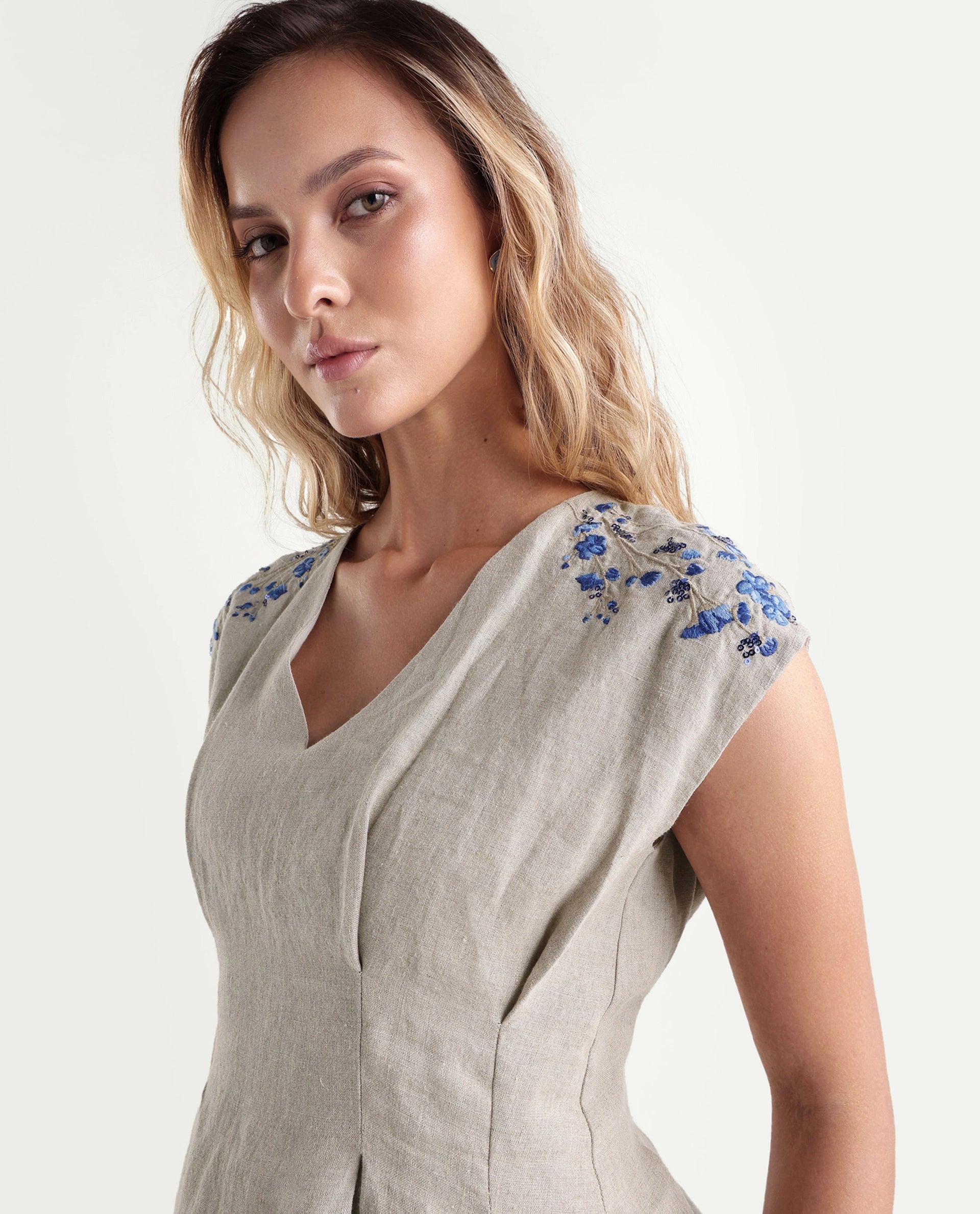 Rareism Women's Rubino Dusky Beige 100% Linen V-Neck Pull-On Regular Plain Top