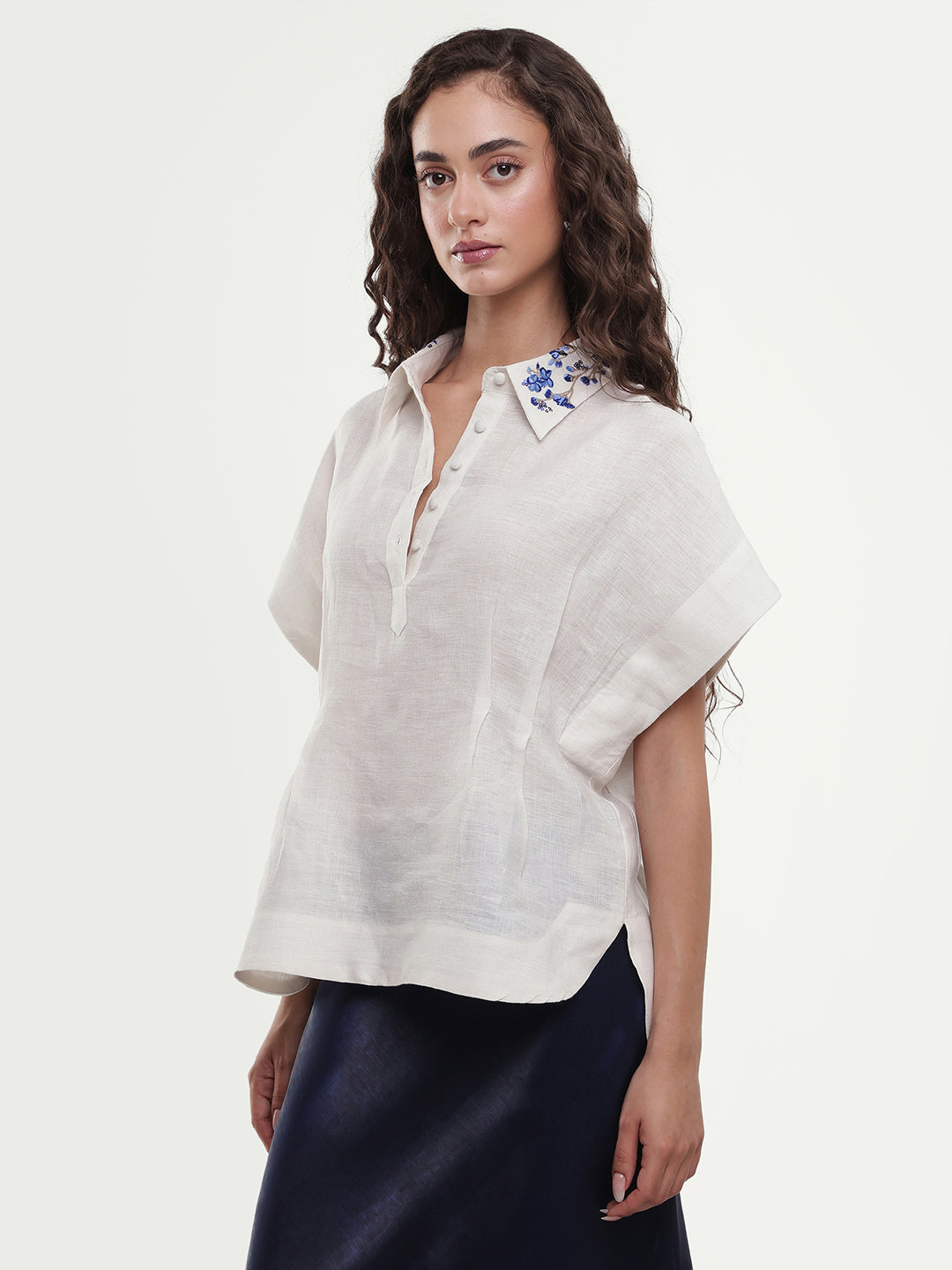 Rareism Women's Rubor Primary Off White 100% Linen Spread Collar Button Boxy Plain Top