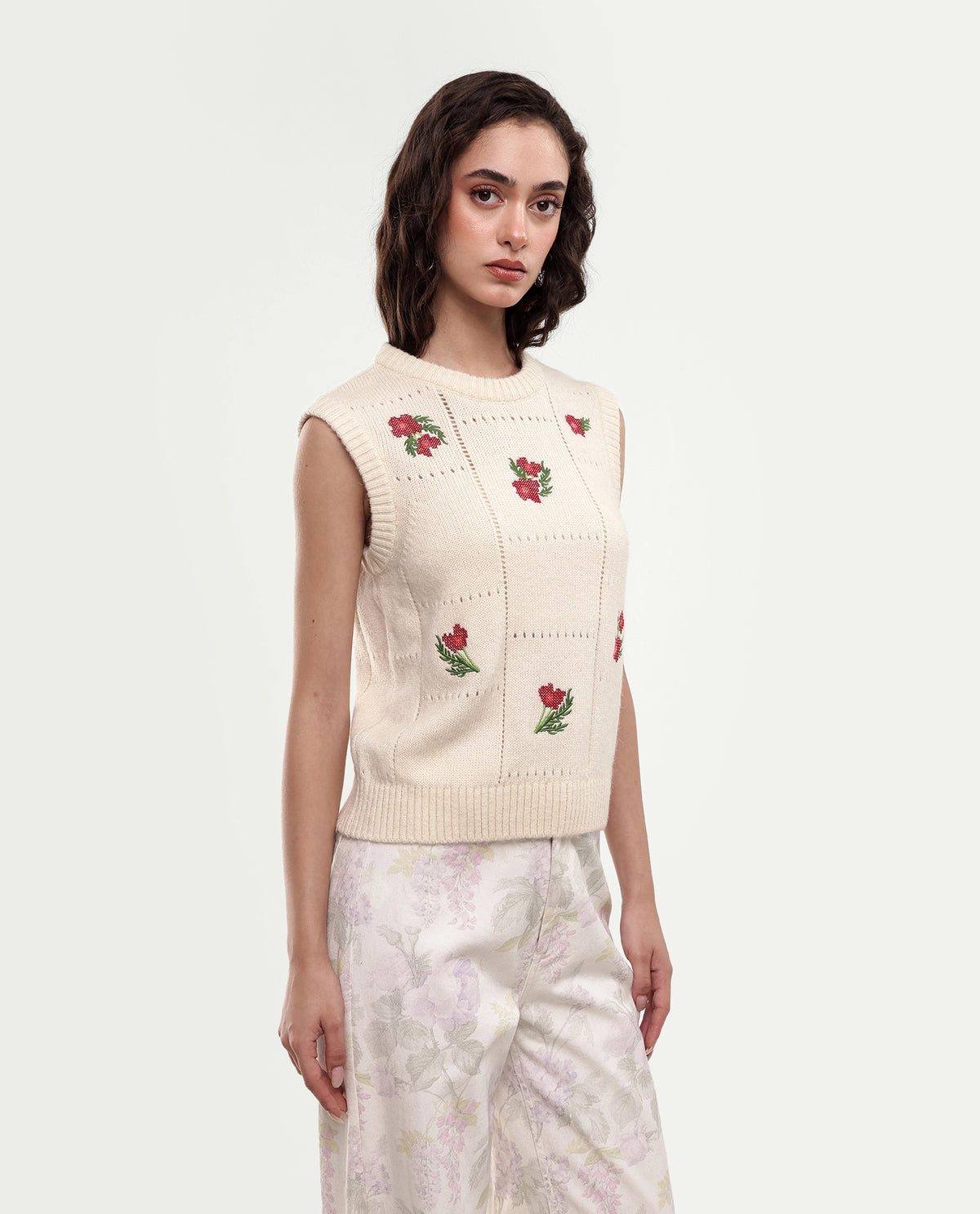 Rareism Women's Leq Off White Acrylic Blend Crew Neck Regular Floral Print Sweater