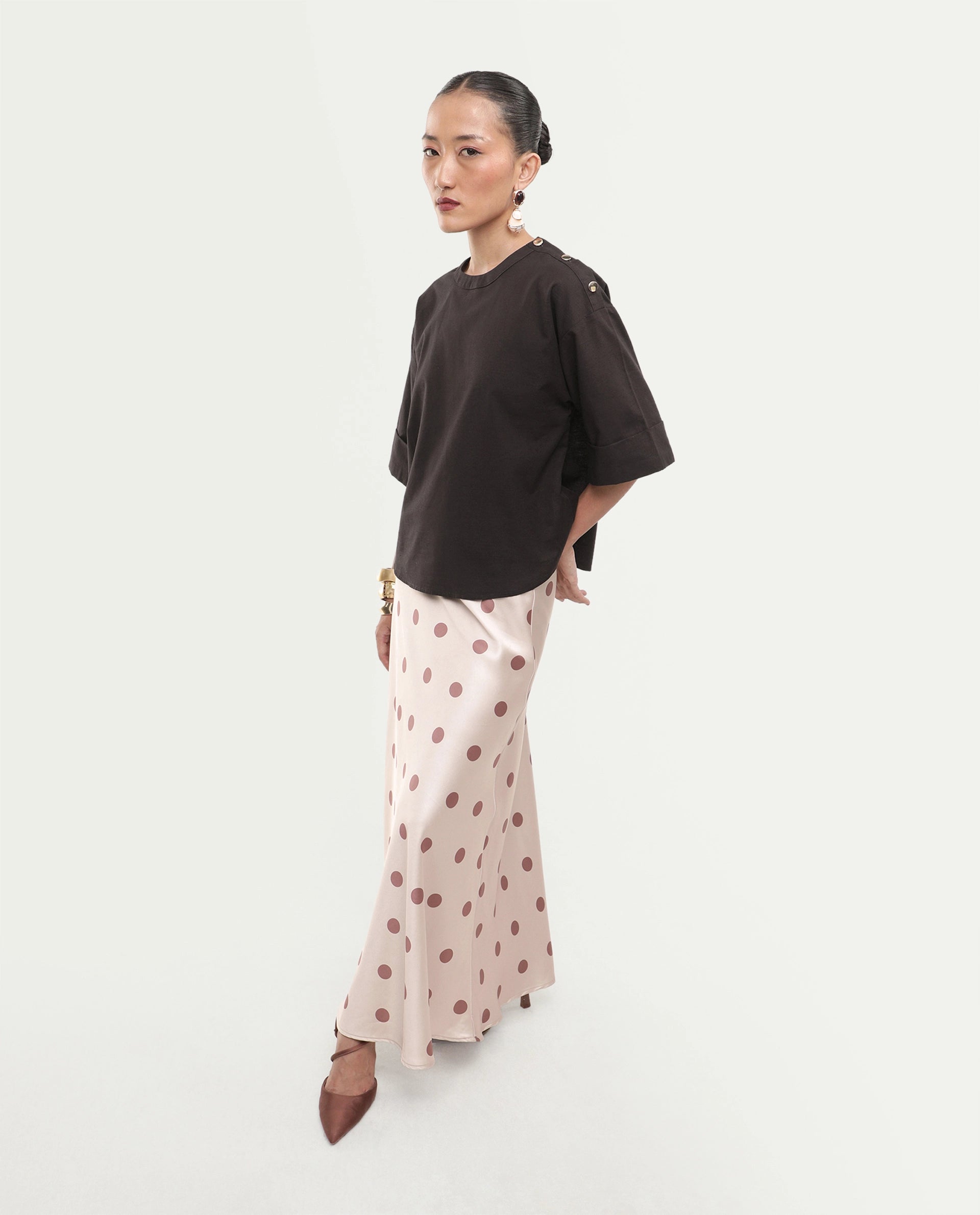 Rareism Women's Ozar Brown Linen Blend Crew Neck Relaxed Plain Top