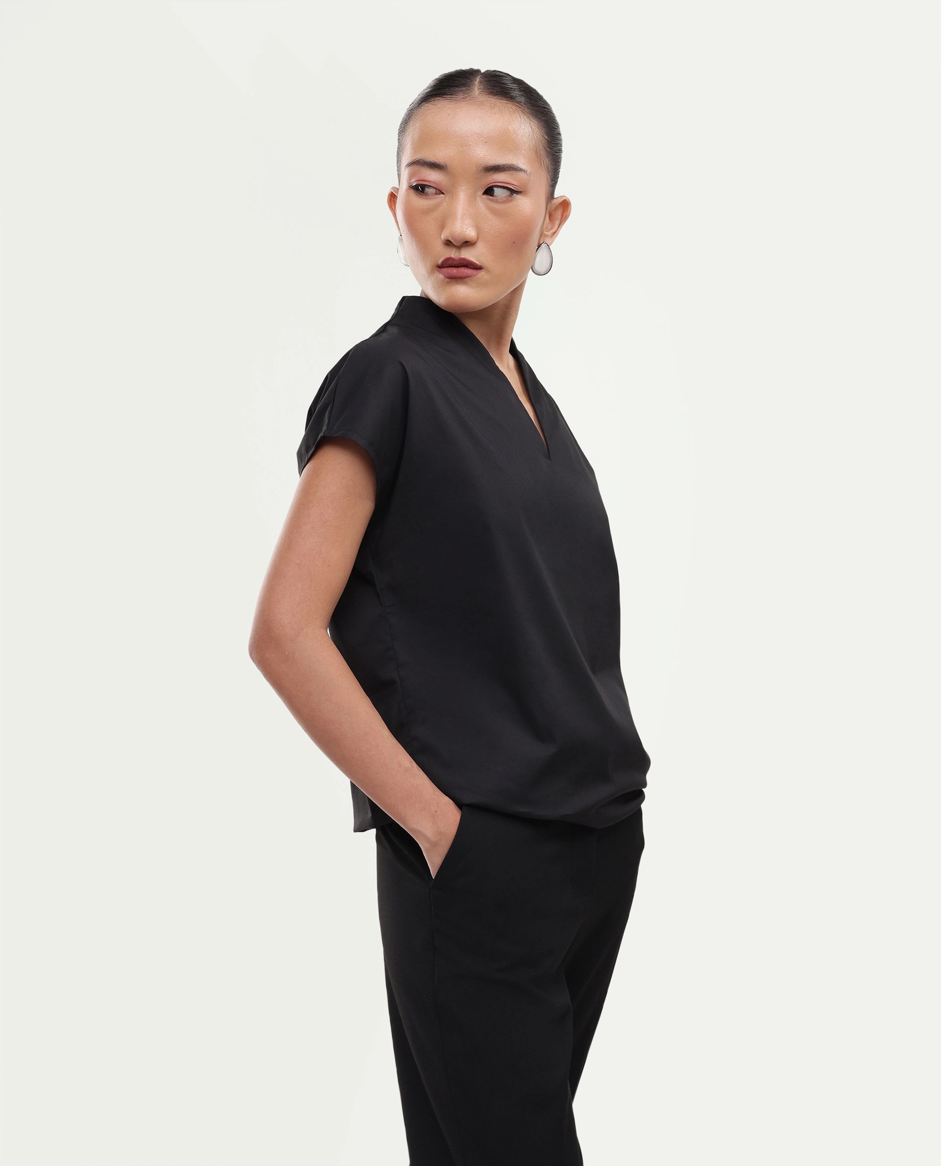 Rareism Women's Buijity Dark Black Cotton Blend Stand Collar Regular Plain Top