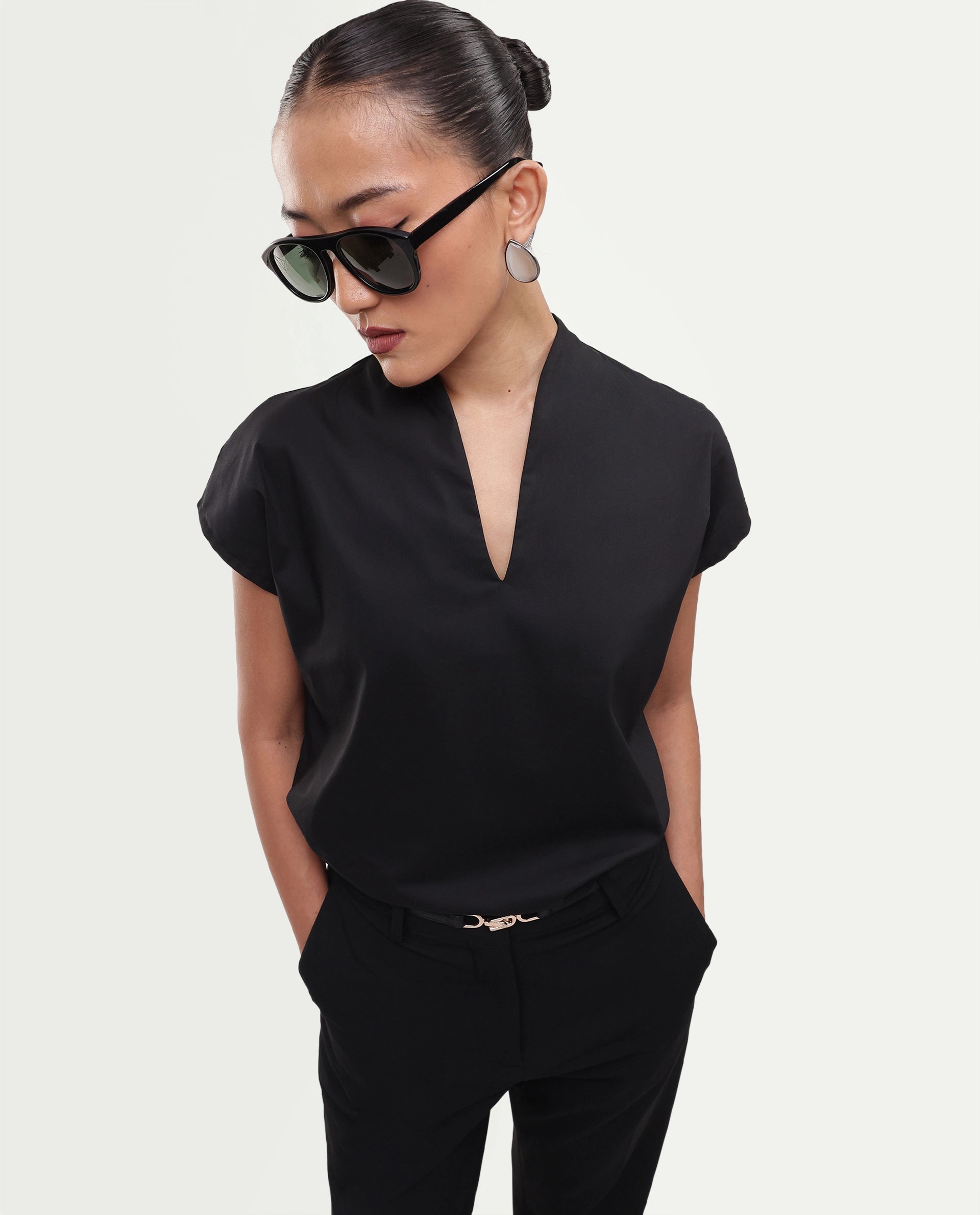 Rareism Women's Buijity Dark Black Cotton Blend Stand Collar Regular Plain Top