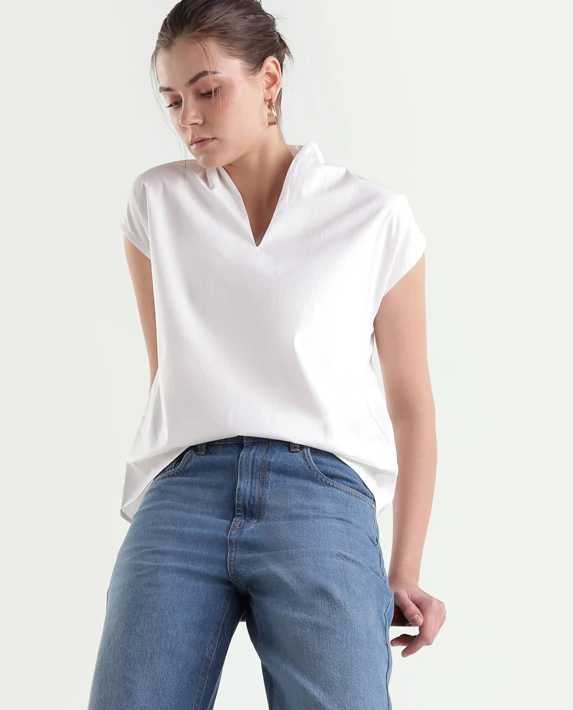 Rareism Women's Buijity White Cotton Blend Stand Collar Regular Plain Top