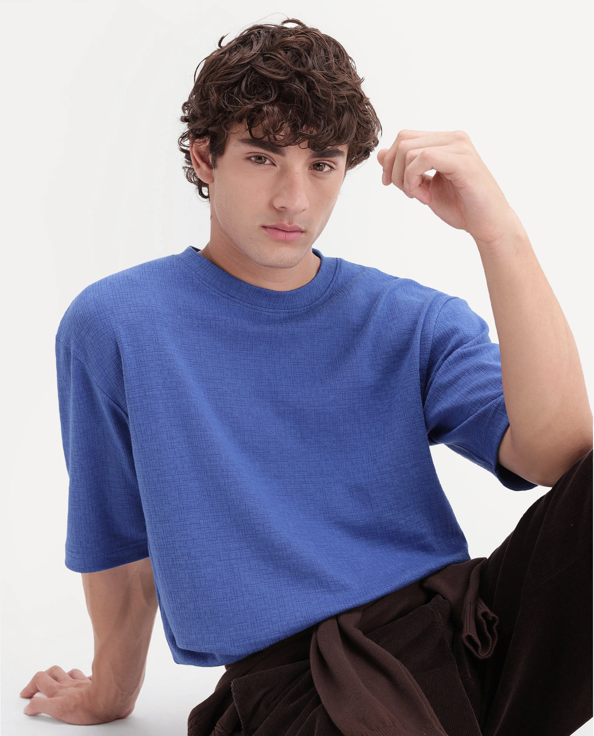 Rare Rabbit Men's Rodo Blue Cotton Blend Crew Neck Regular Plain T-Shirt