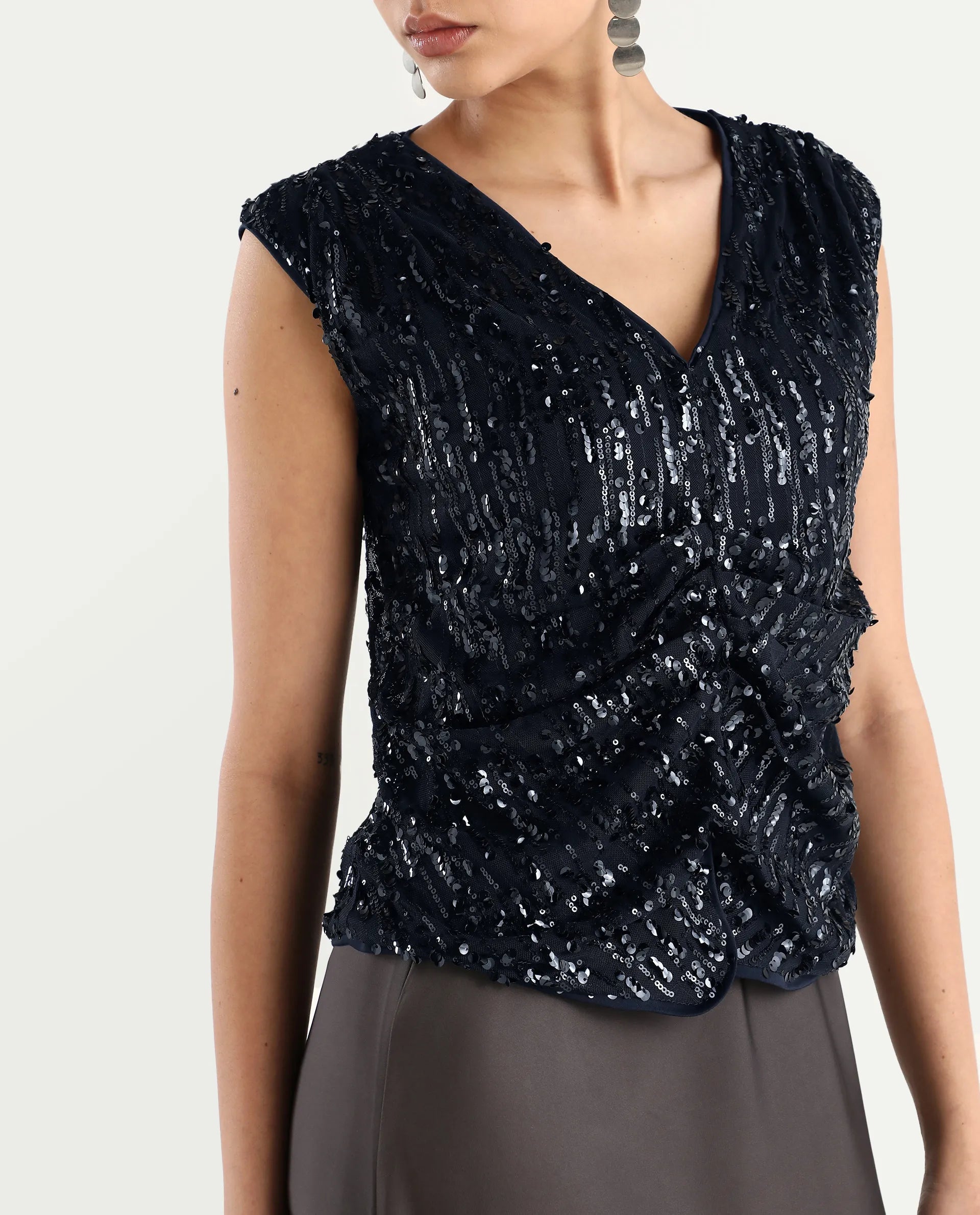 Rareism Women's Saot Metallic Navy Knit V-Neck Plain Sleeveless Regular Fitted Top