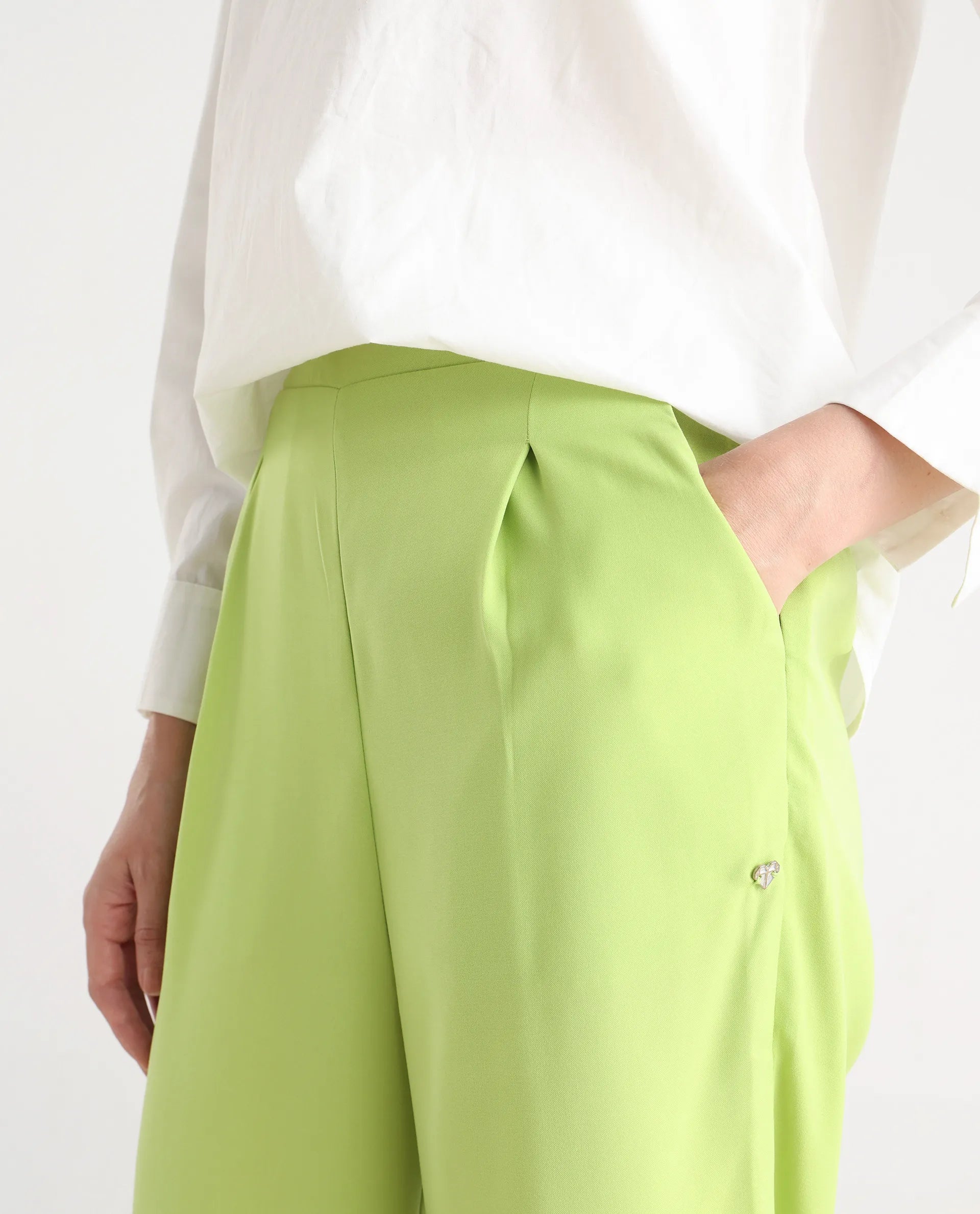 Rareism Women's Serbay-B Green Polyester Plain Ankle Length Straight Fit Trouser