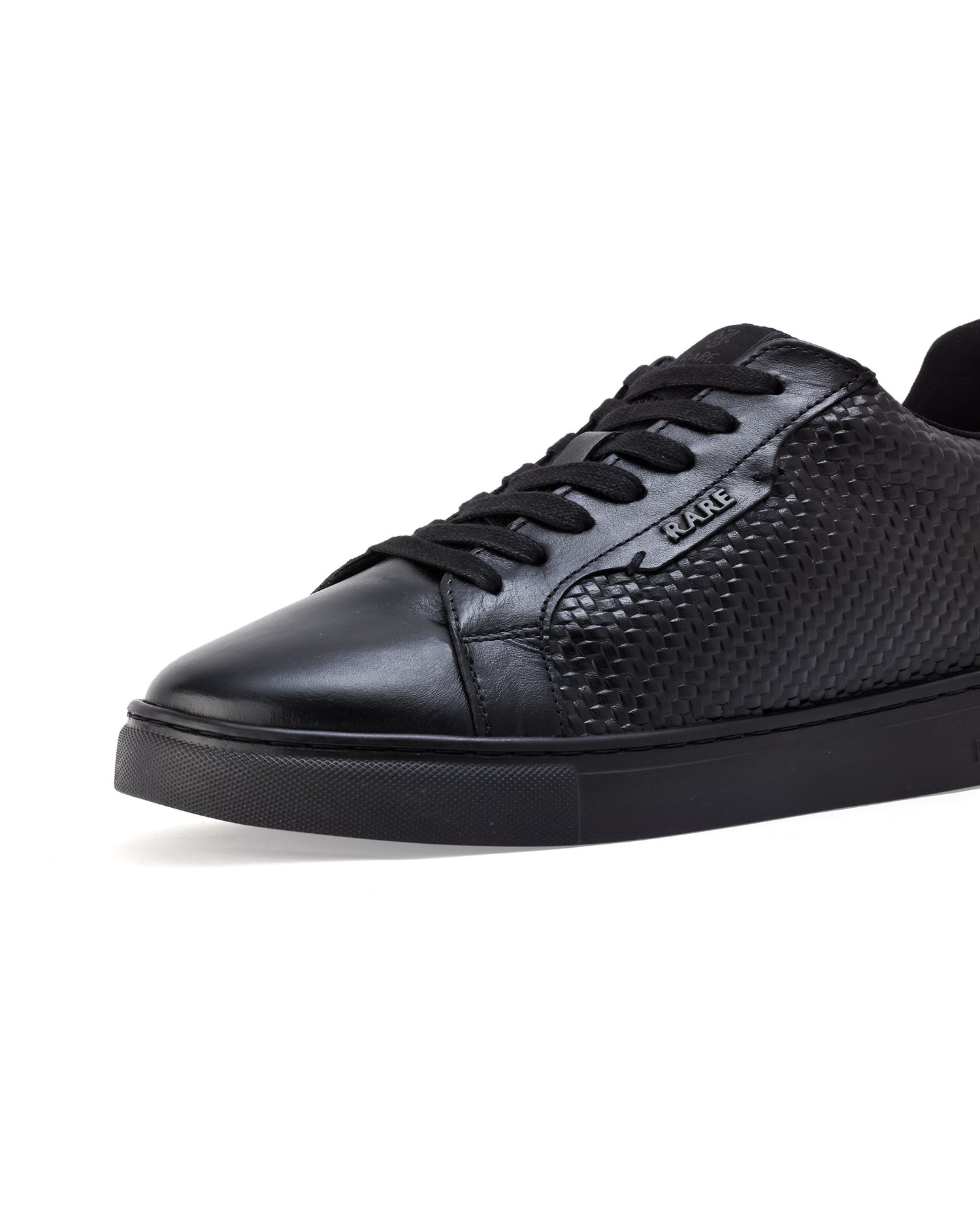 Rare Rabbit Mens Rapso Black Round Toe Low-Top Embossed Lace-Up Sneake