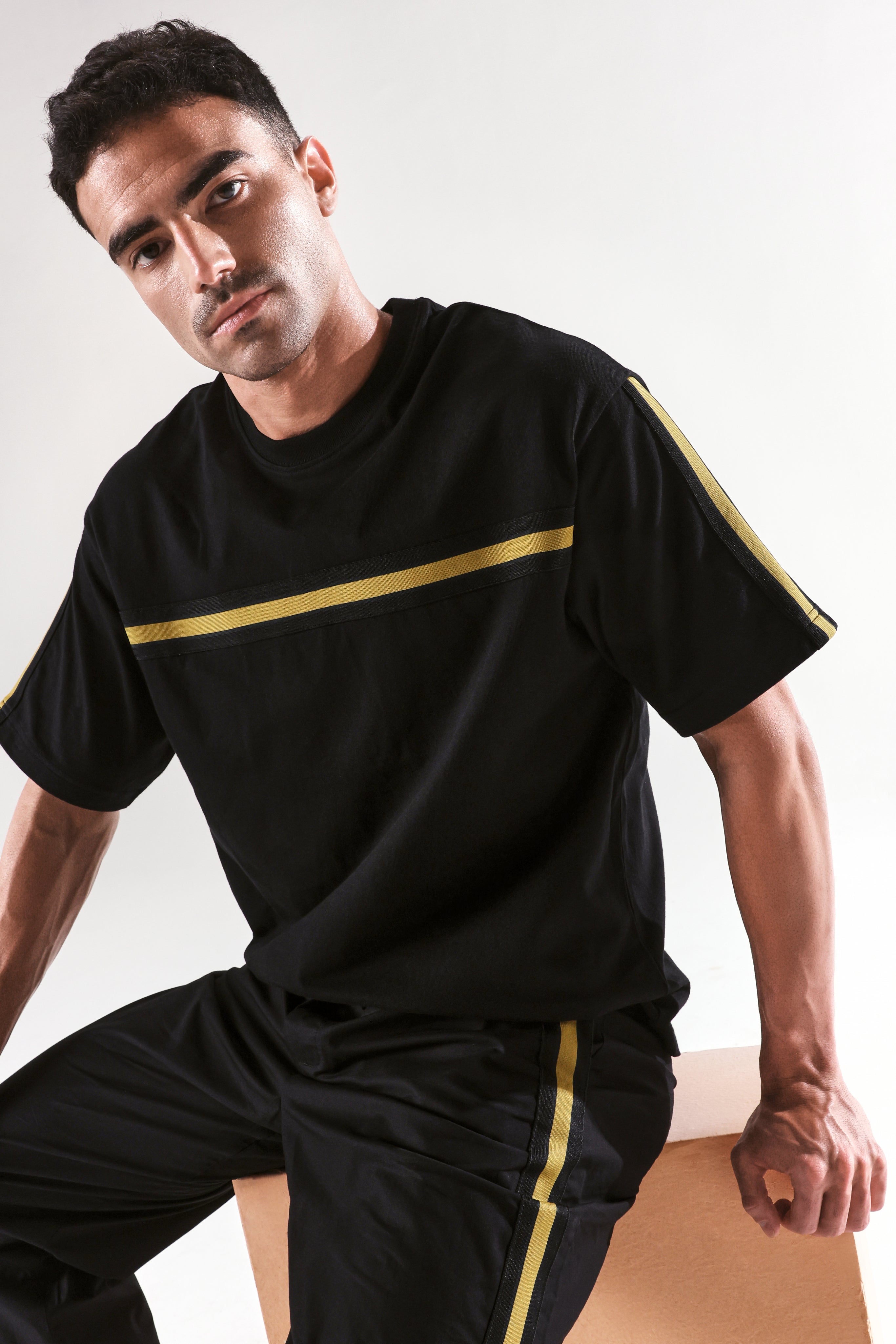 Rare Rabbit Men's Newnon-T Black Cotton Ombre Boxy Fit Half Sleeve Crew Neck T-Shirt