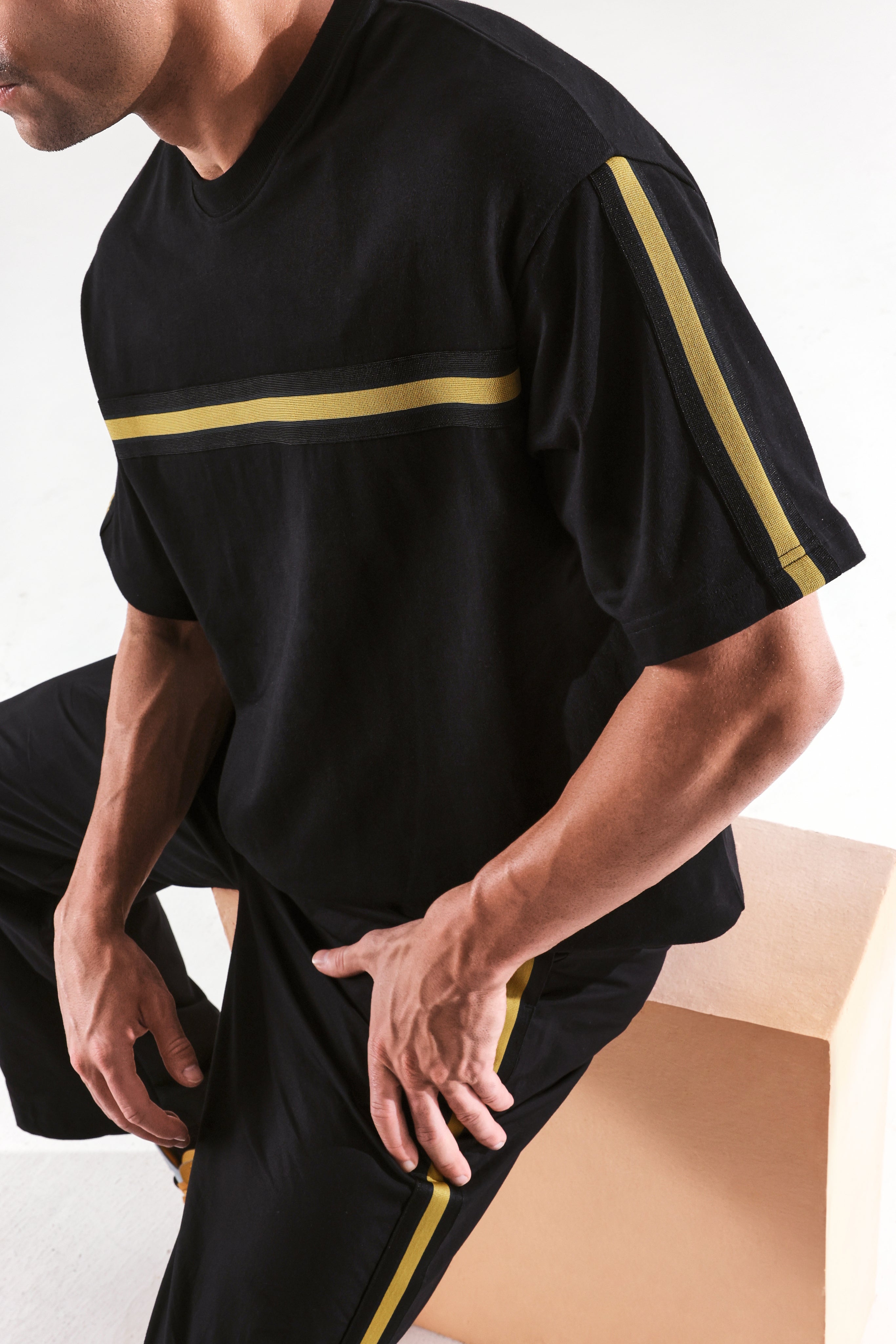 Rare Rabbit Men's Newnon-T Black Cotton Ombre Boxy Fit Half Sleeve Crew Neck T-Shirt