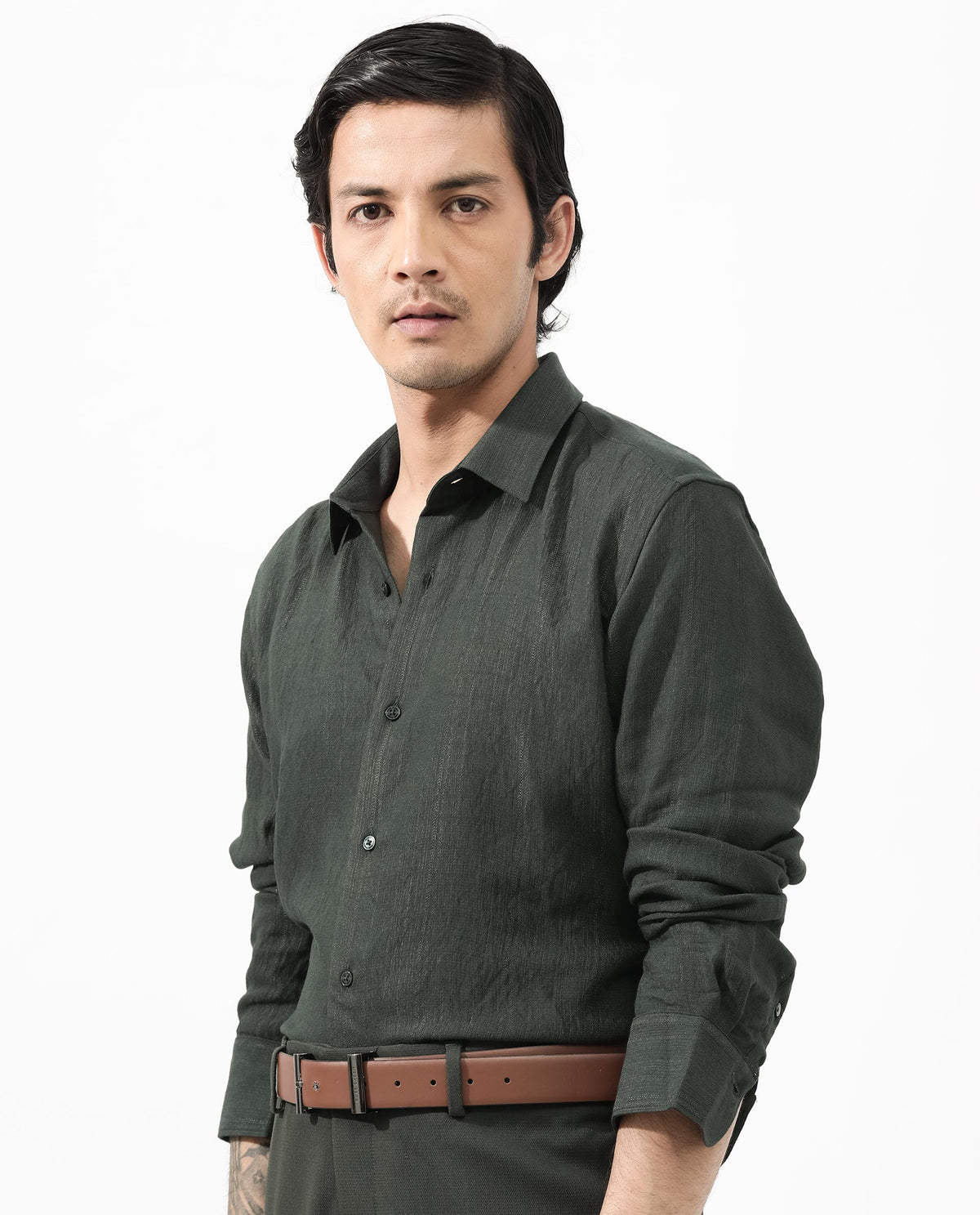 Rare Rabbit Mens Ufa Green Viscose Nylon Fabric Full Sleeve Regular Fit Solid Textured Shirt