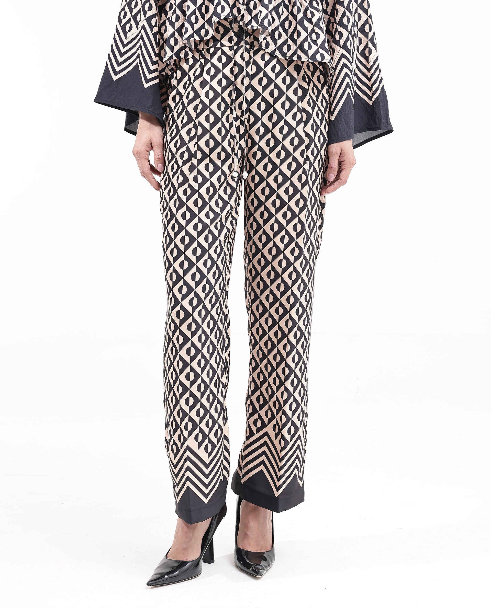 Rareism Women Urapan Black Straight Fit Geometric Print Ankle Length Trouser