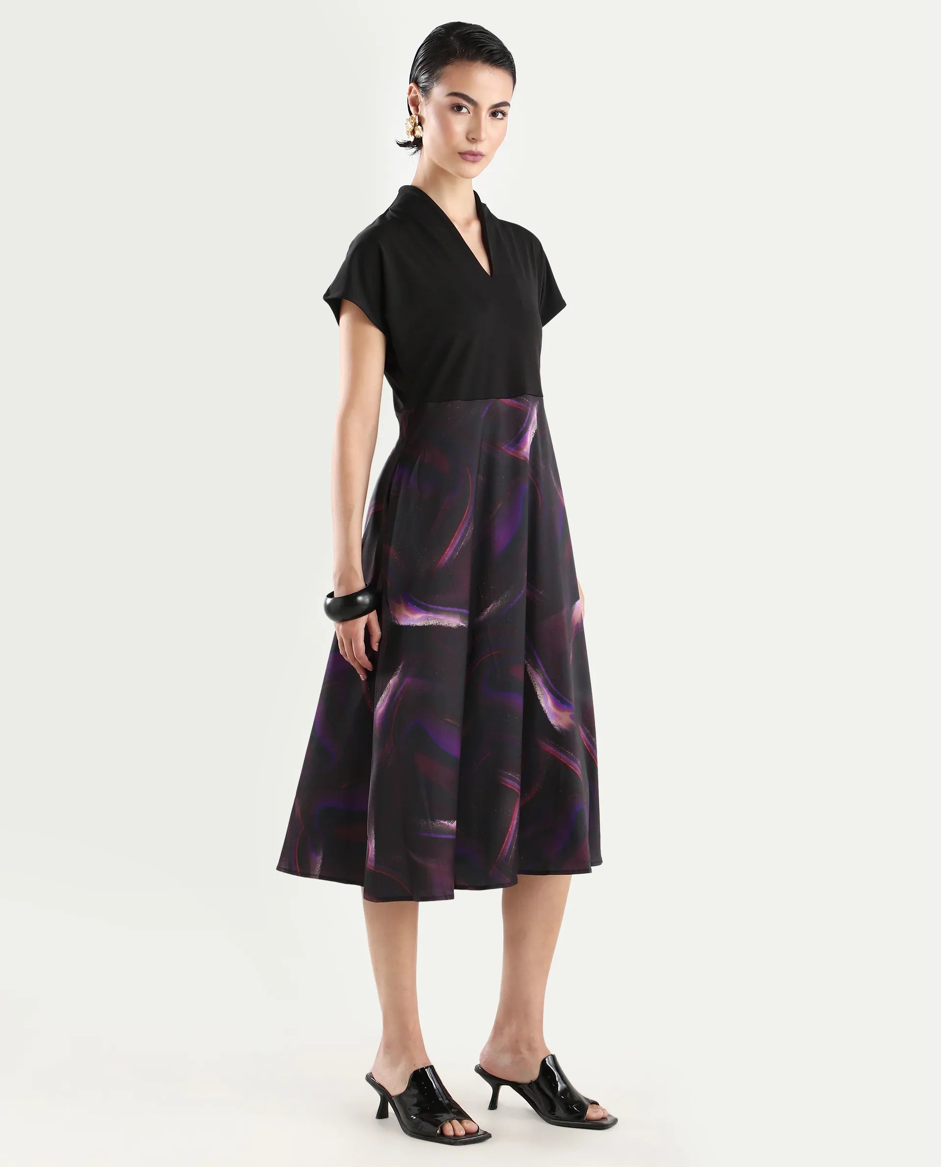 Rareism Women's Usopp Black Polyester V-Neck Abstract Print Extended Sleeves Midi Flared Dress