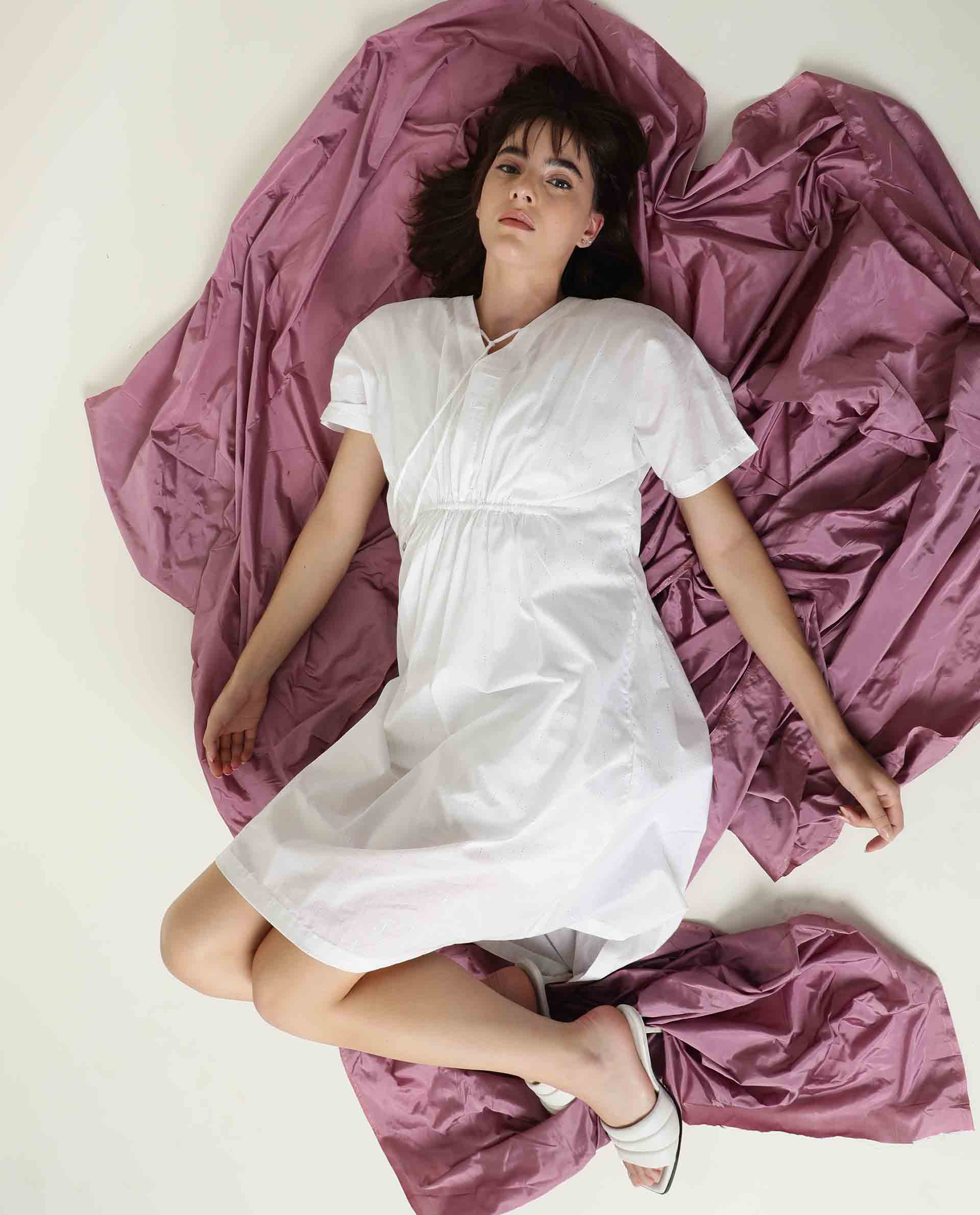 Rareism Women Shawn White V Neck Tie Up Half Sleeves Drawstring At Waist With Pockets Kaftan Knee Length Dress