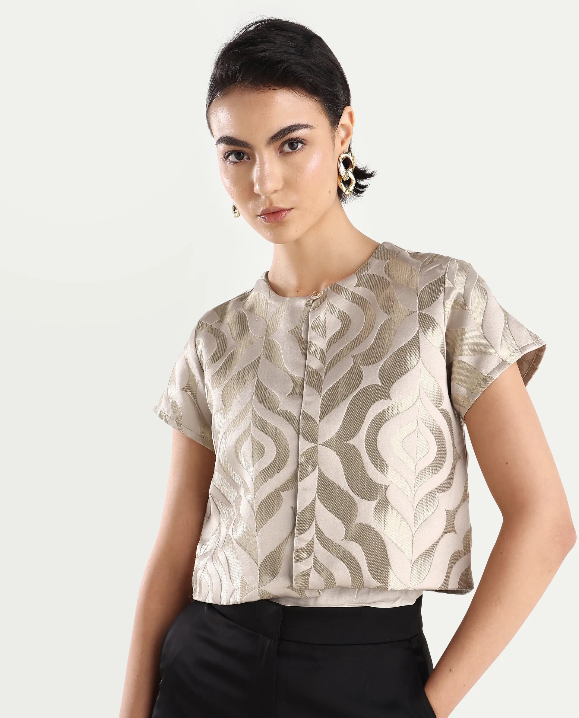 Rareism Women's Vegor Metalic Gold Polyester Blend Crew Neck Jacquard Crop Regular Fit Jacket