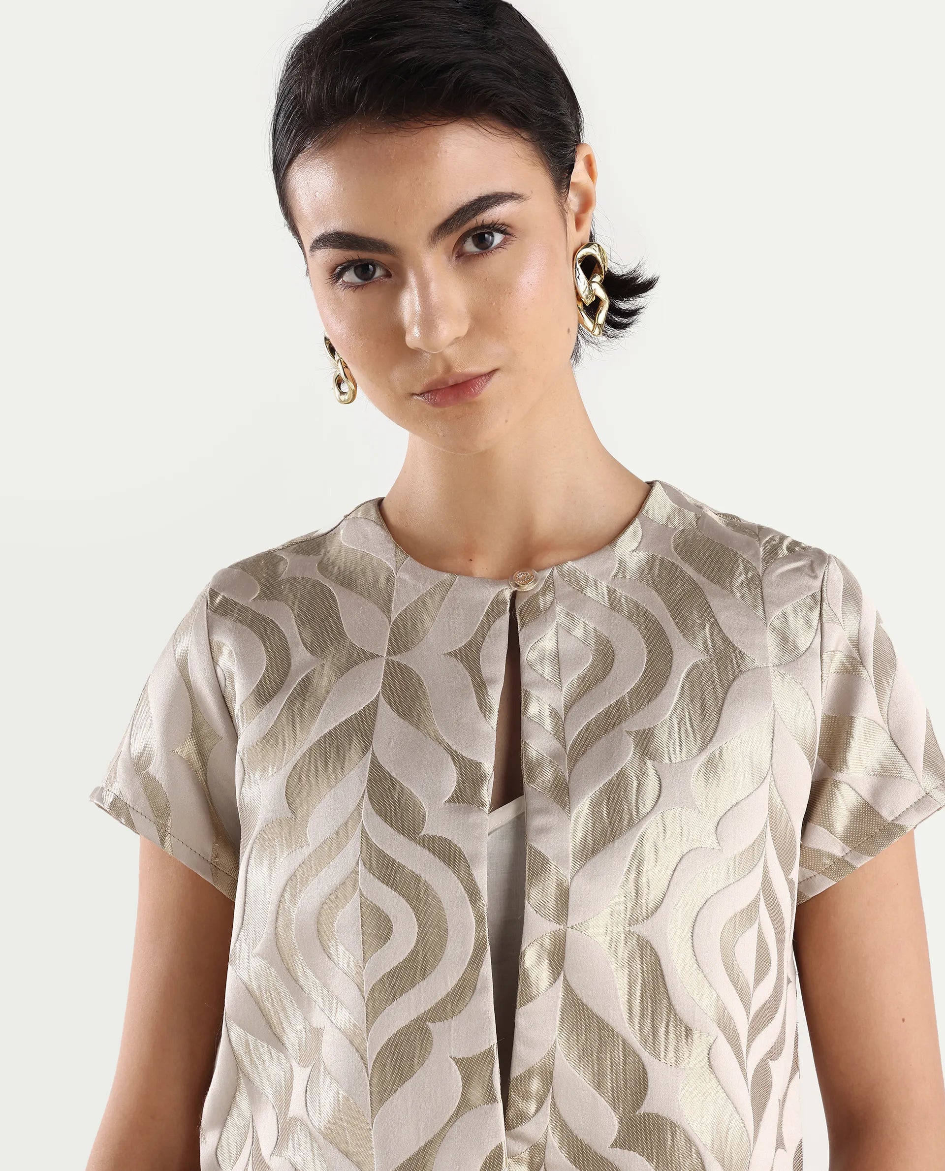 Rareism Women's Vegor Metalic Gold Polyester Blend Crew Neck Jacquard Crop Regular Fit Jacket