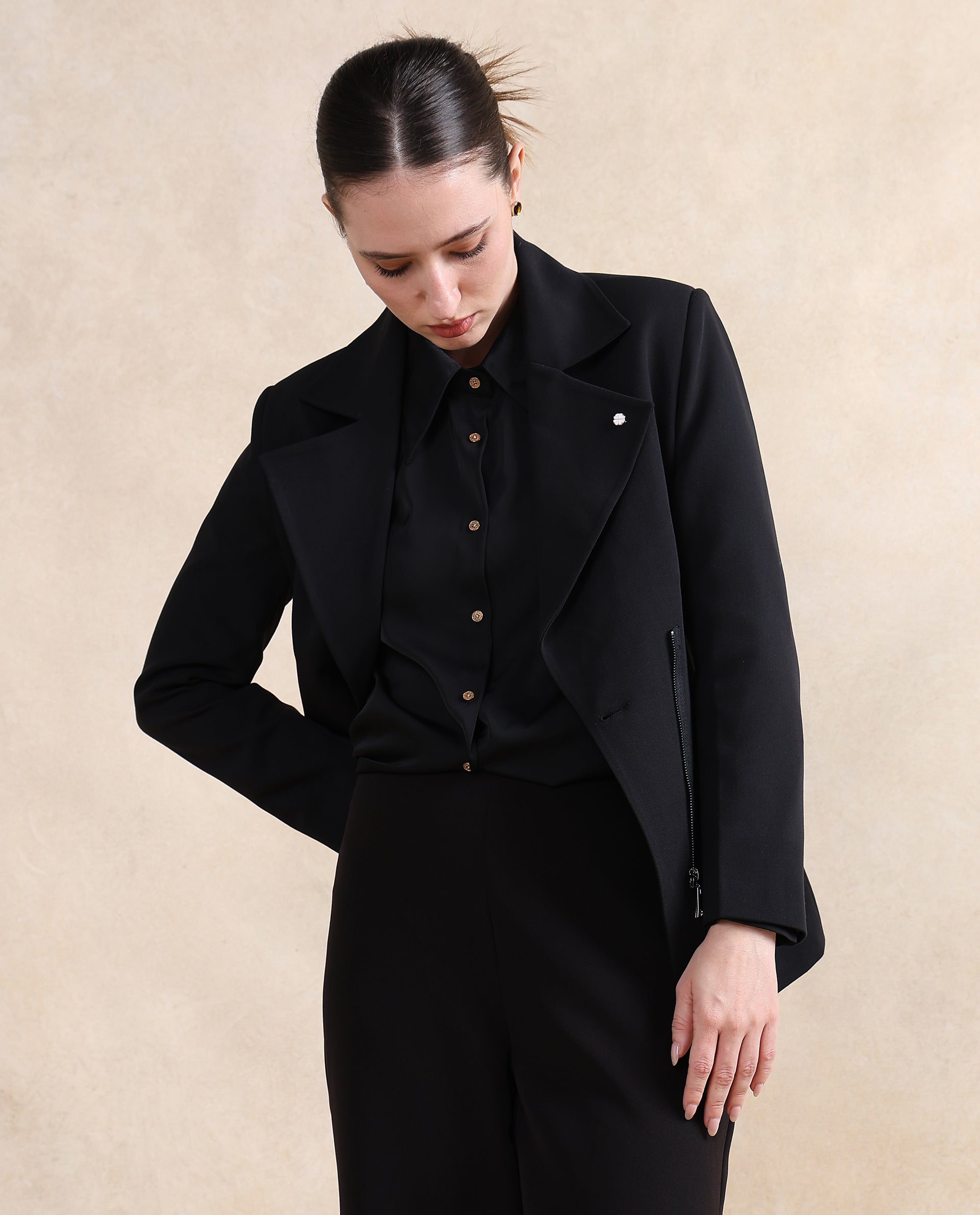 Rareism Women Versto Black Full Sleeve Lapel Neck Zipper Closure Plain Jacket