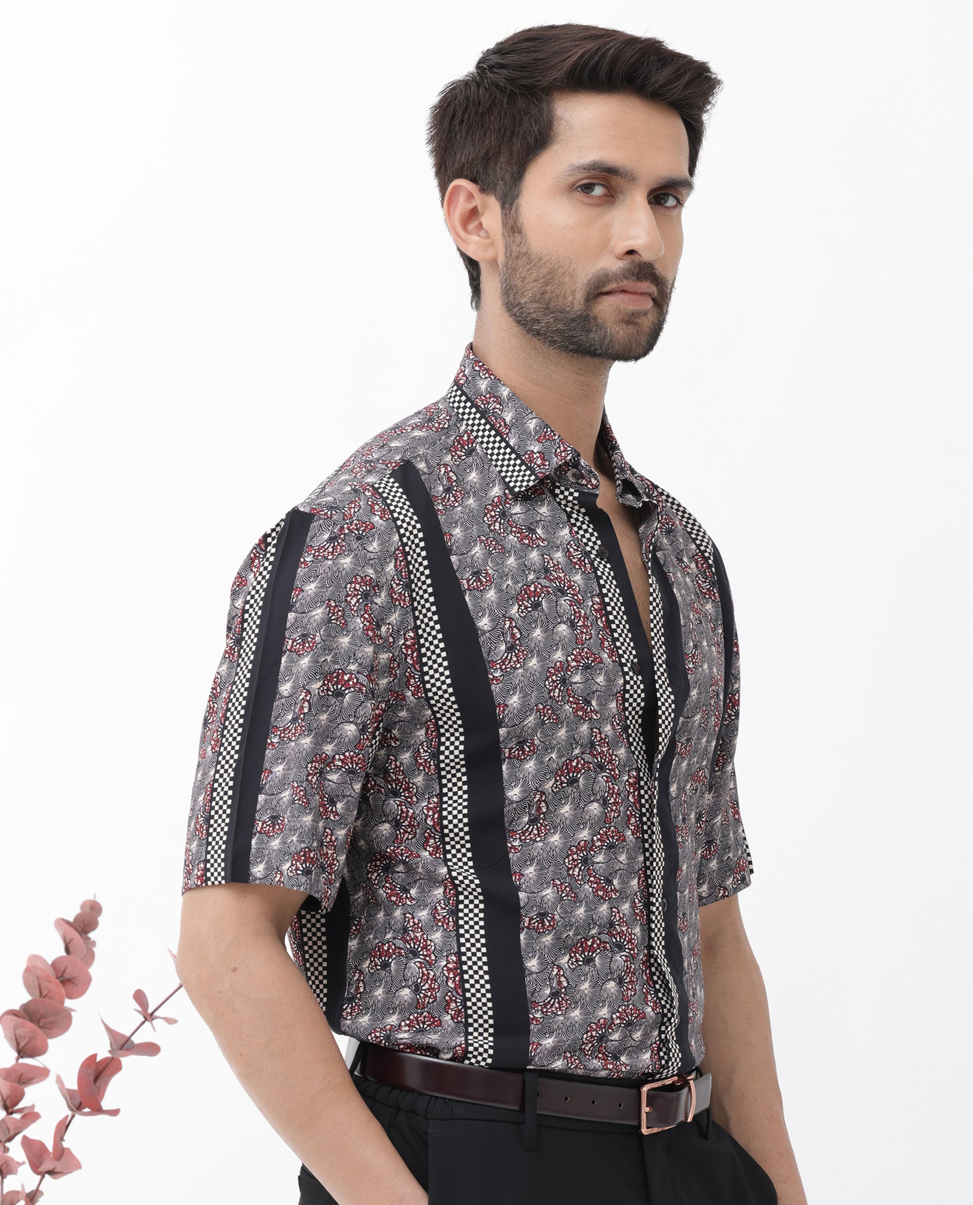 Rare Rabbit Mens Vestor Black Viscose Fabric Short Sleeve Boxy Fit Abstract Floral Print Shirt