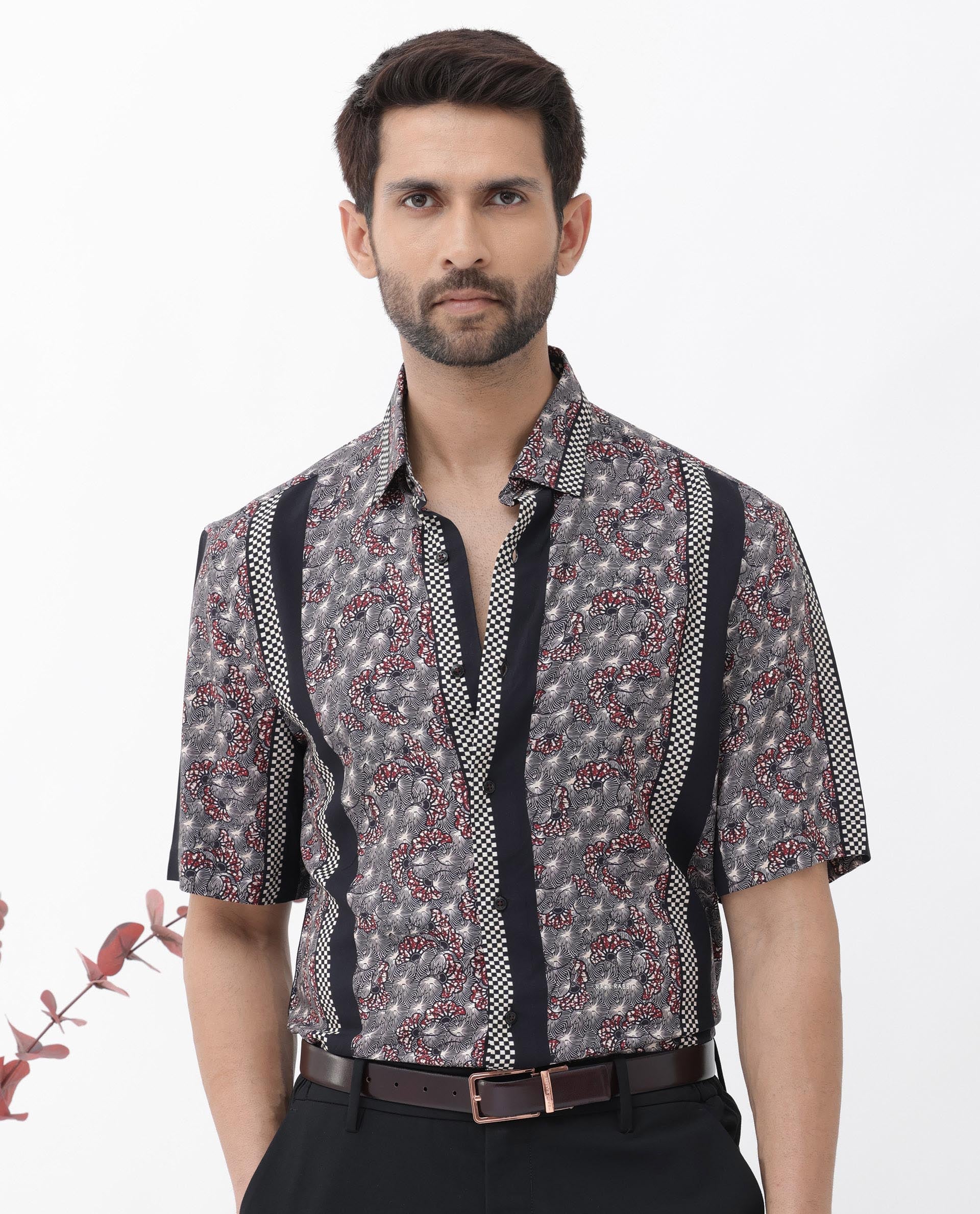 Rare Rabbit Mens Vestor Black Viscose Fabric Short Sleeve Boxy Fit Abstract Floral Print Shirt