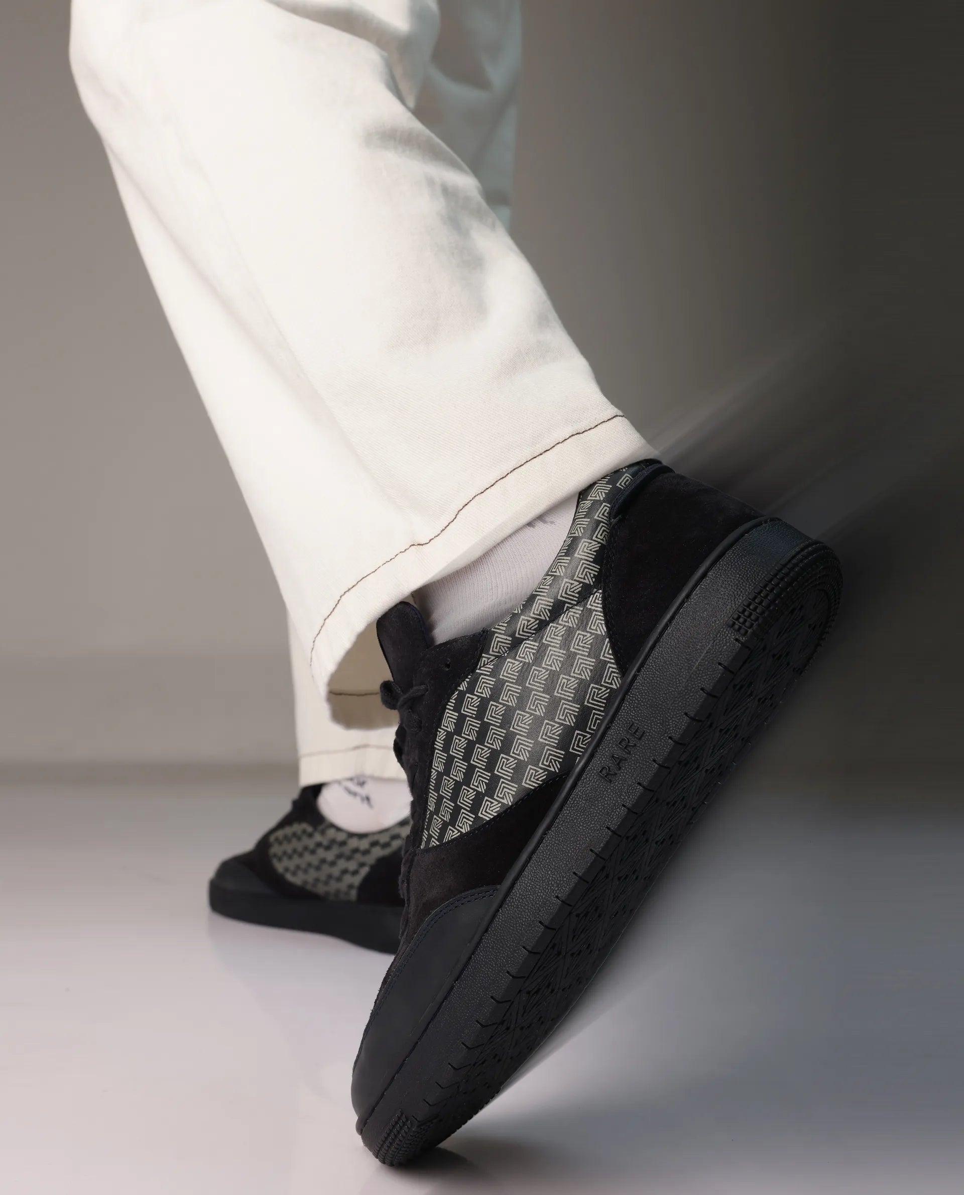 Rare Rabbir Men's Voltro Navy Genuine Leather and Suede Faros "R" Monogram Low-top Lace-up Sneaker Shoes