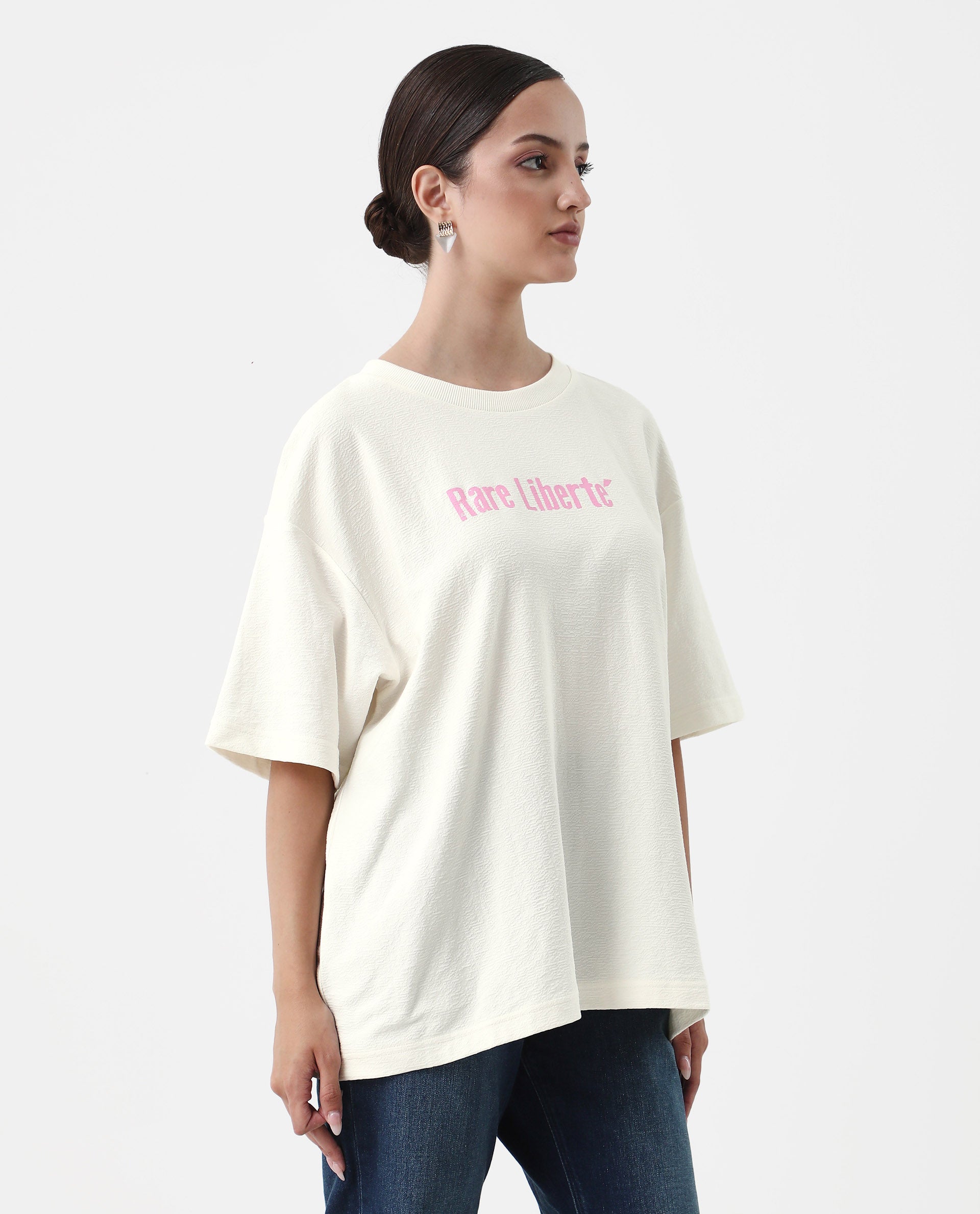 Rareism Women's Wahre Off White Cotton Crew Neck Graphic Print Oversized T-Shirt