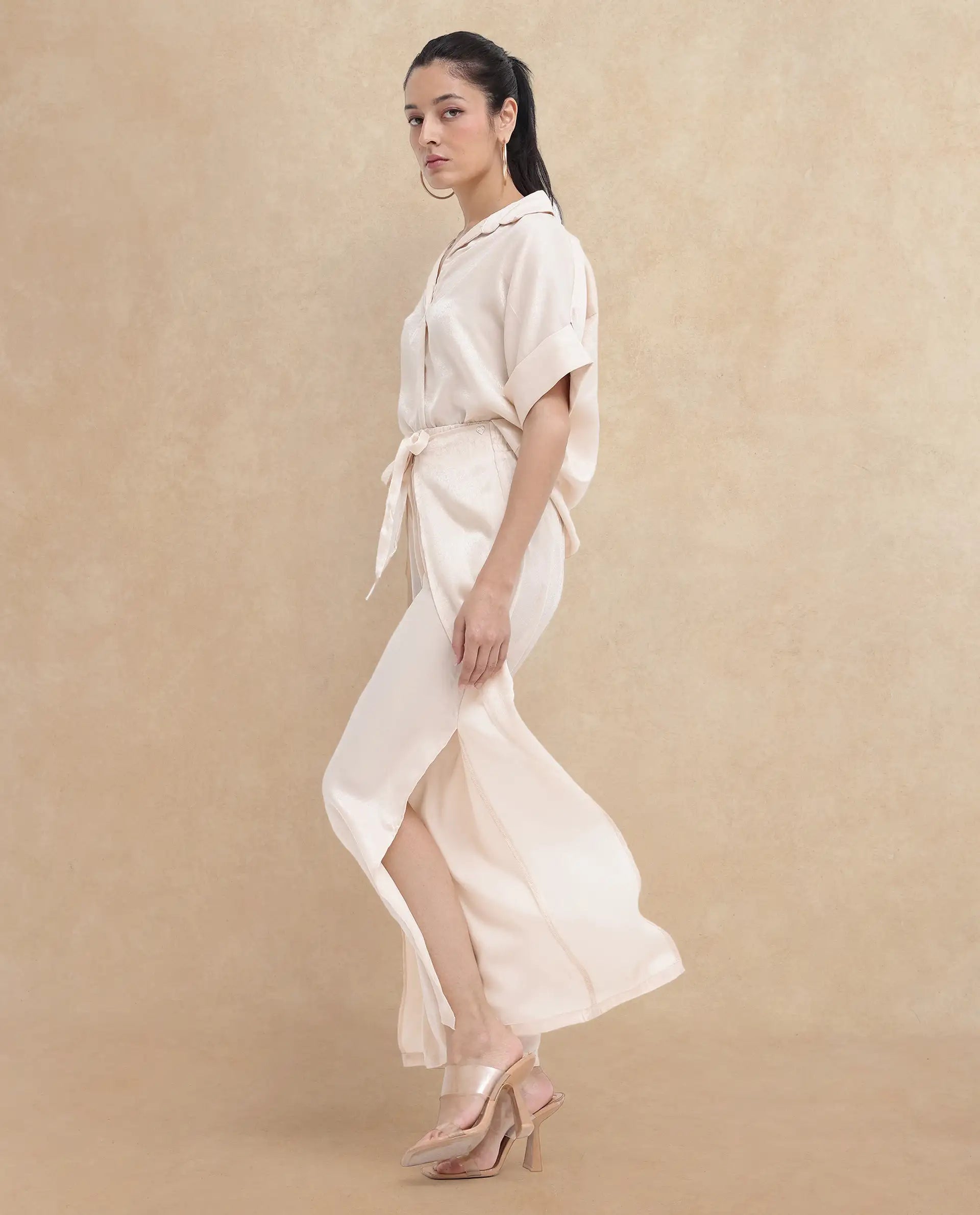 Rareism Women Yamato-B Light Beige Wide Fit Plain Ankle Length Trouser