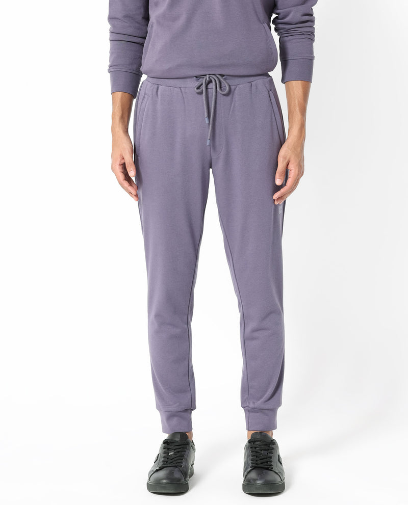 RARE RABBIT MENS YAZU PURPLE TRACK PANT COTTON POLYESTER TERRY FABRIC MID RISE KNITTED DRAW STRING CLOSURE