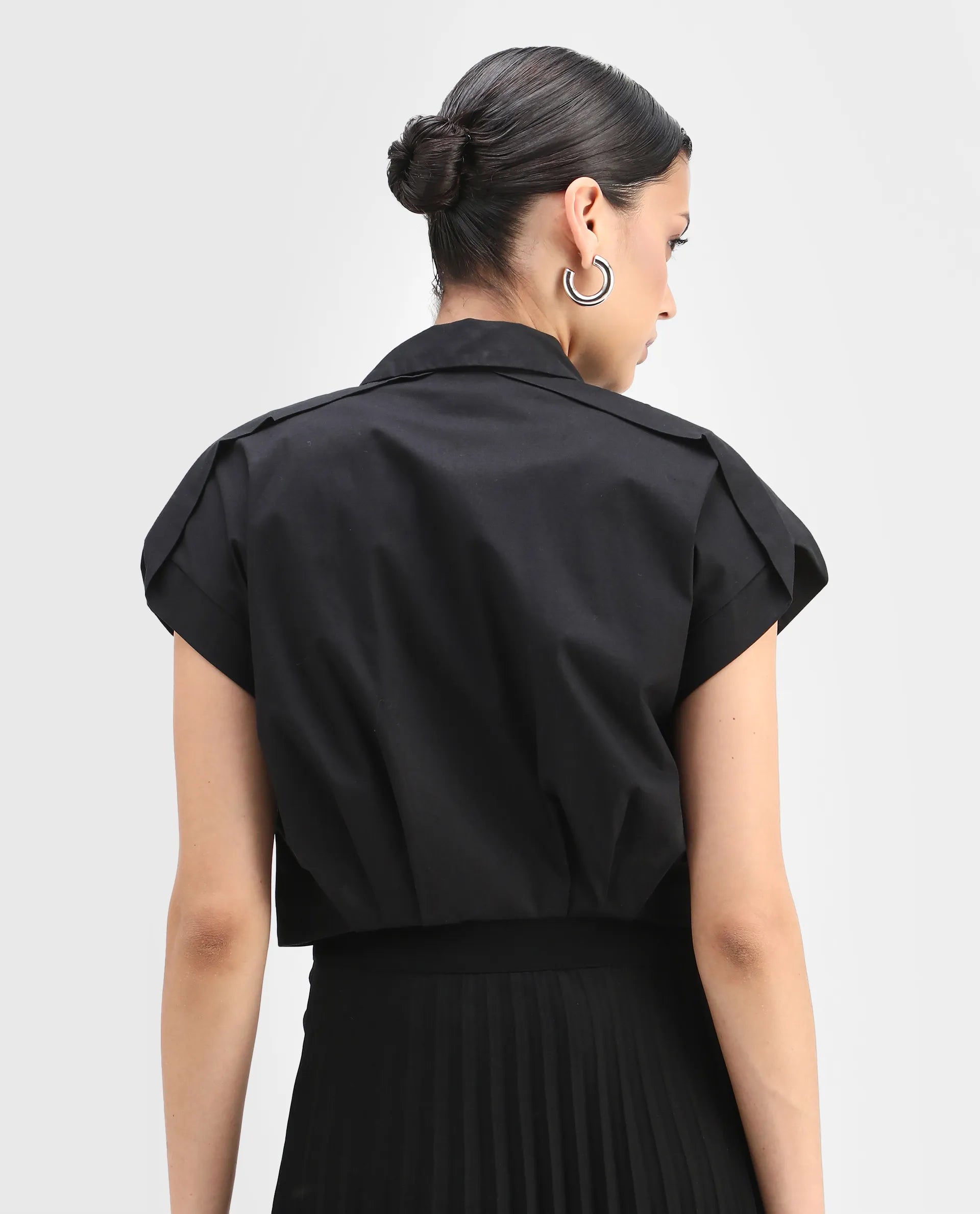 Rareism Women's Zuckery Black Cotton Blend Drop Collar Plain Extended Sleeves Crop Regular Fit Top