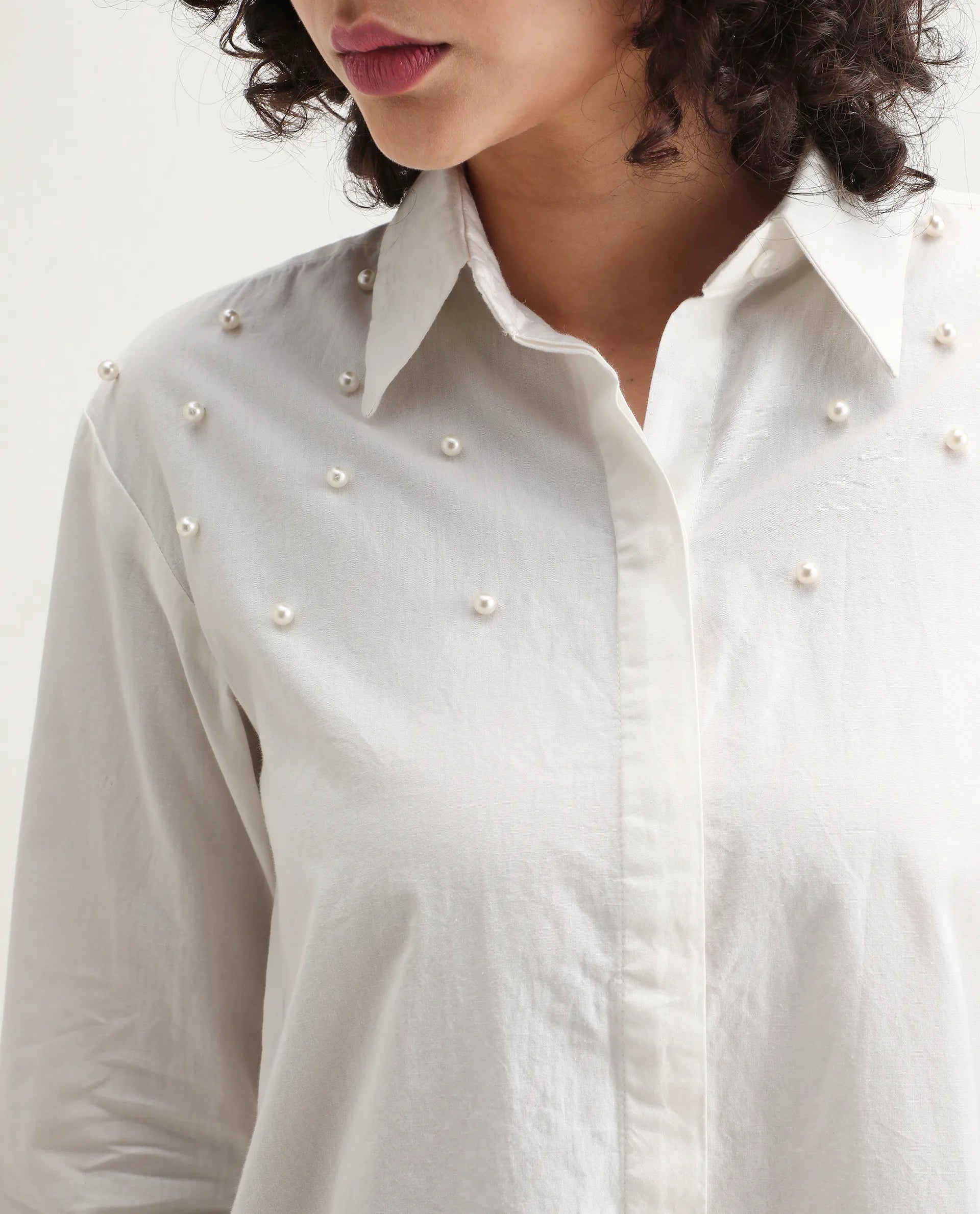 Rareism Women's Bhanik White Cotton Spread Collar Plain Cuffed Sleeve Regular Fit Shirt