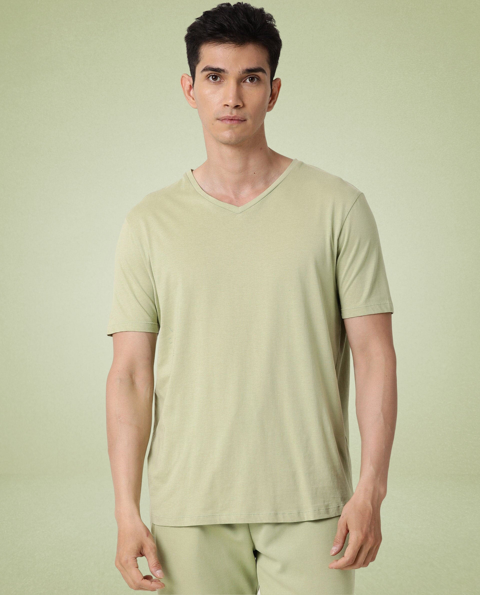 Rare Rabbit Articale Men's Cleok Green Solid V-Neck Relaxed Fit Half Sleeves T-Shirt