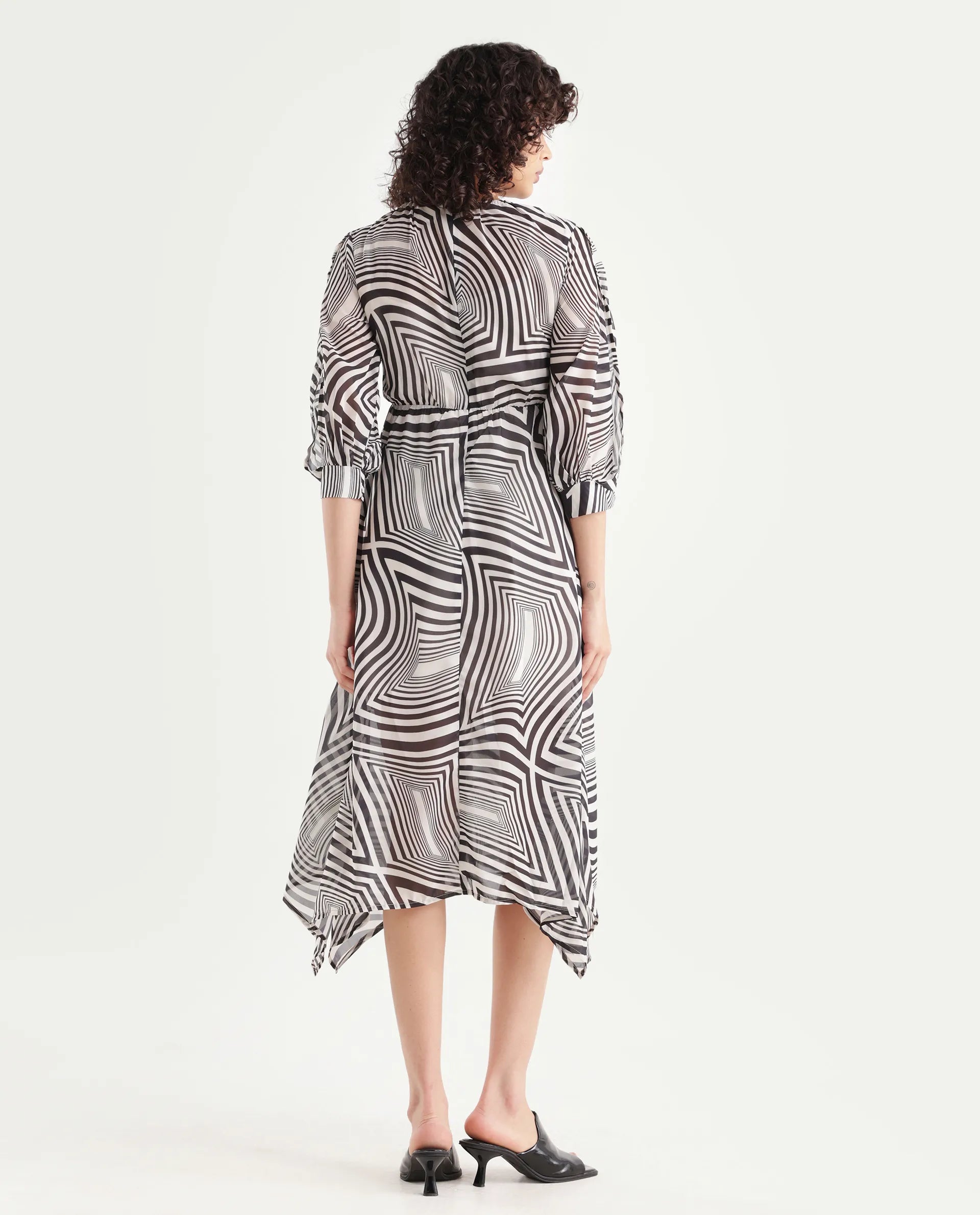 Rareism Women's Dilob Black Polyester Drop Collar Abstract Print Cuffed Sleeve Maxi Flared Dress